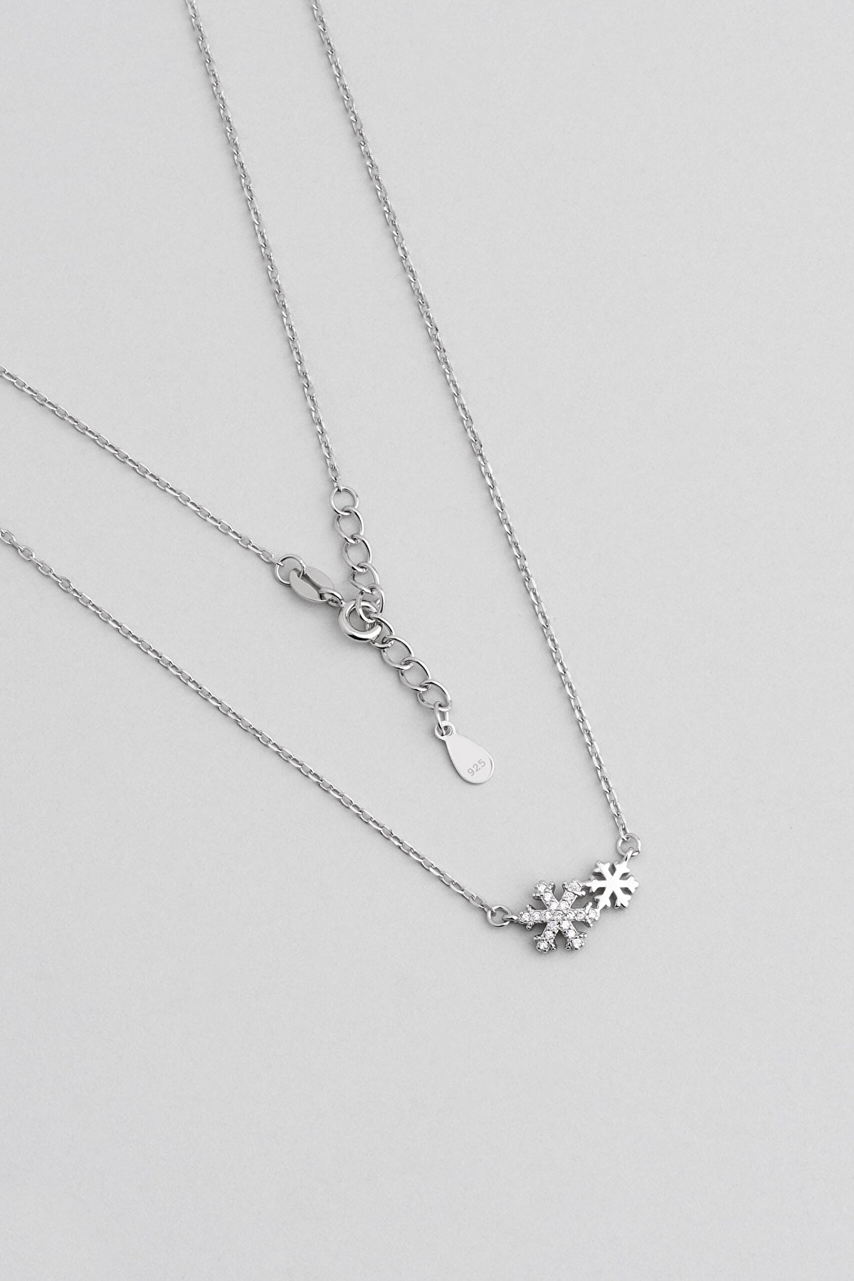 ⁠ Winter 18 Ayar Beyaz Altın Kaplama 45 Cm Gümüş Kar Tanesi Kolye_0}