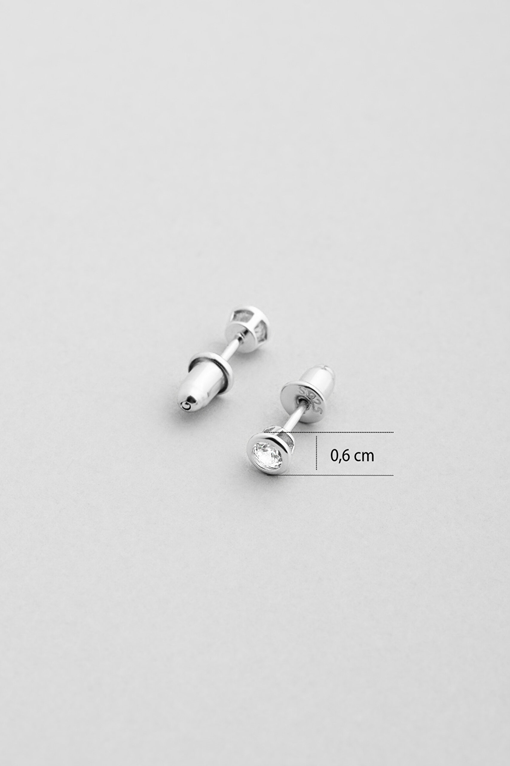 ⁠ Tektaş 18 Ayar Beyaz Altın Kaplama Unisex Gümüş Küpe_2}