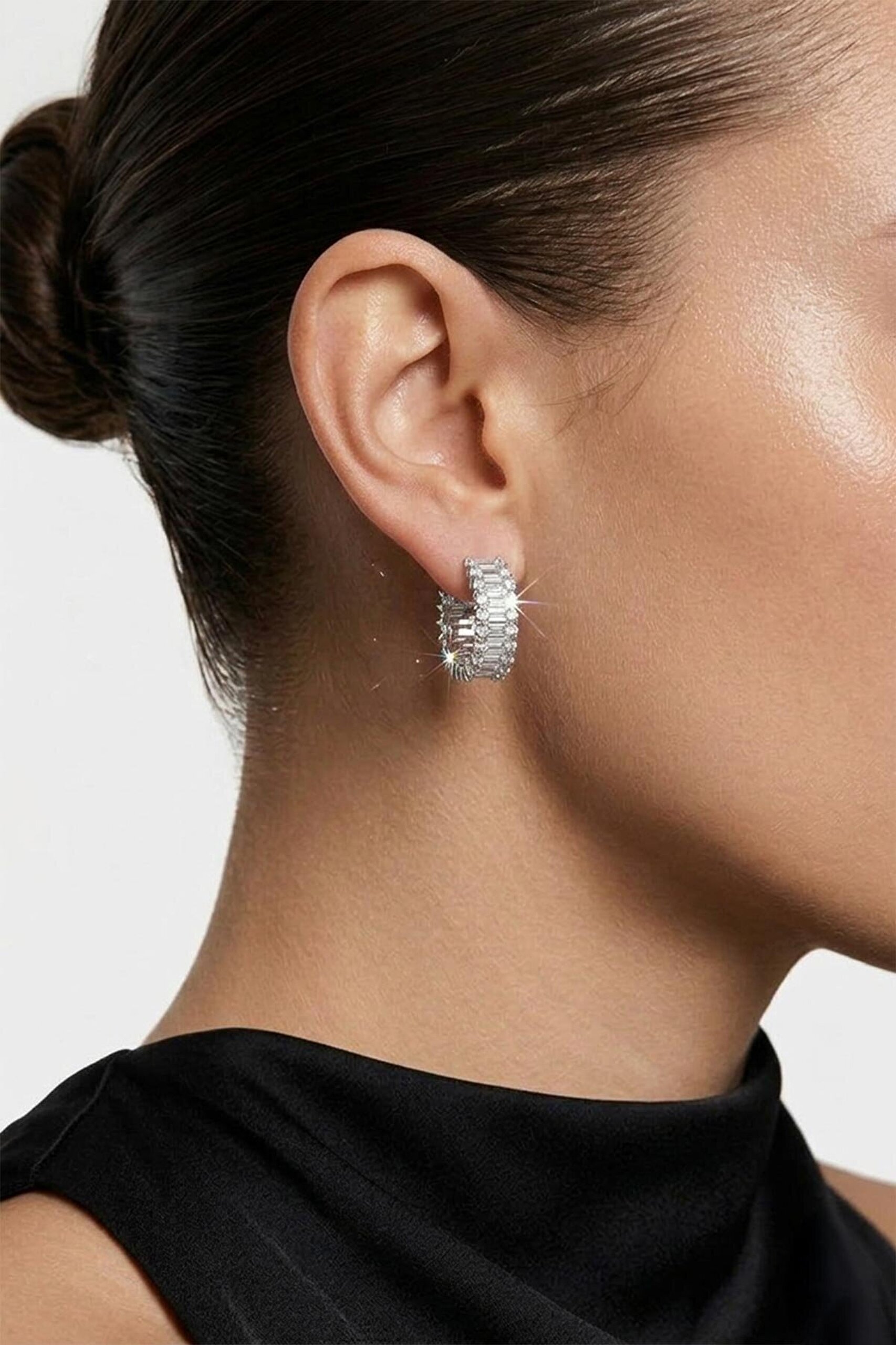 Baget Şıklığı 18 Ayar Beyaz Altın Kaplama Gümüş Halka Küpe - 2