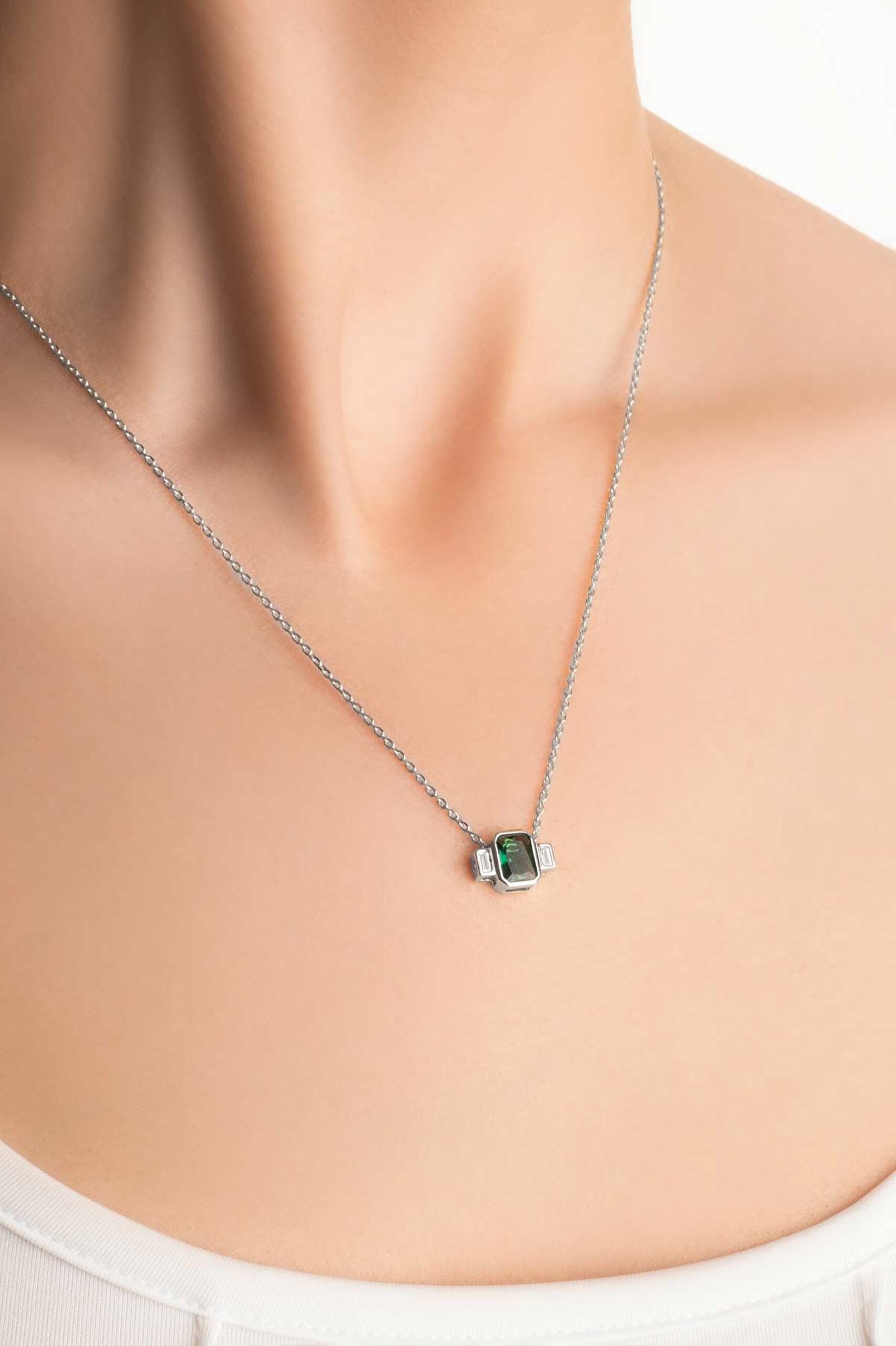 ⁠ Renklerin Büyüsü 18 Ayar Beyaz Altın Kaplama 45 Cm Gümüş Baget Kolye_1}