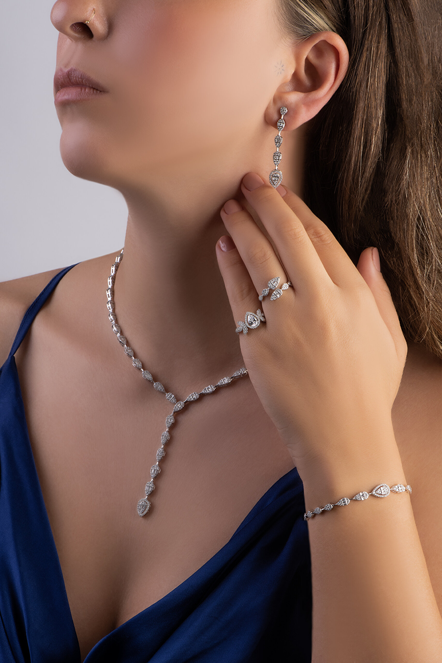 ⁠ Parlak Baget 18 Ayar Beyaz Altın Kaplama Gümüş Gerdanlık_1}