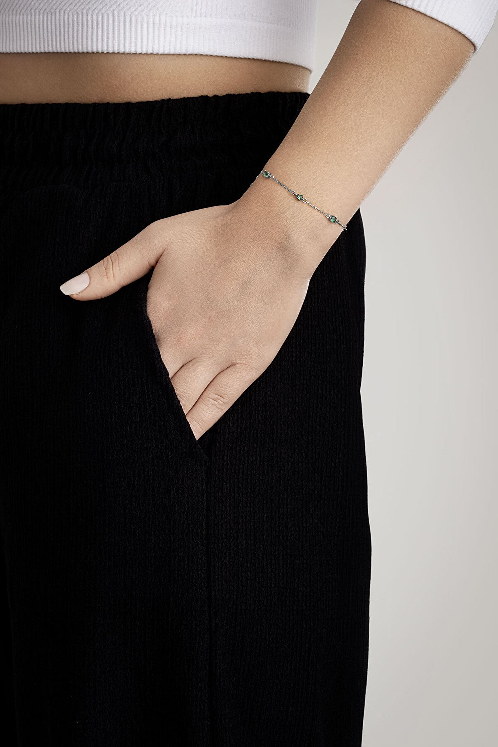 Zümrüt Esintisi 18 Ayar Beyaz Altın Kaplama 19 Cm Gümüş Minimal Bileklik - 3