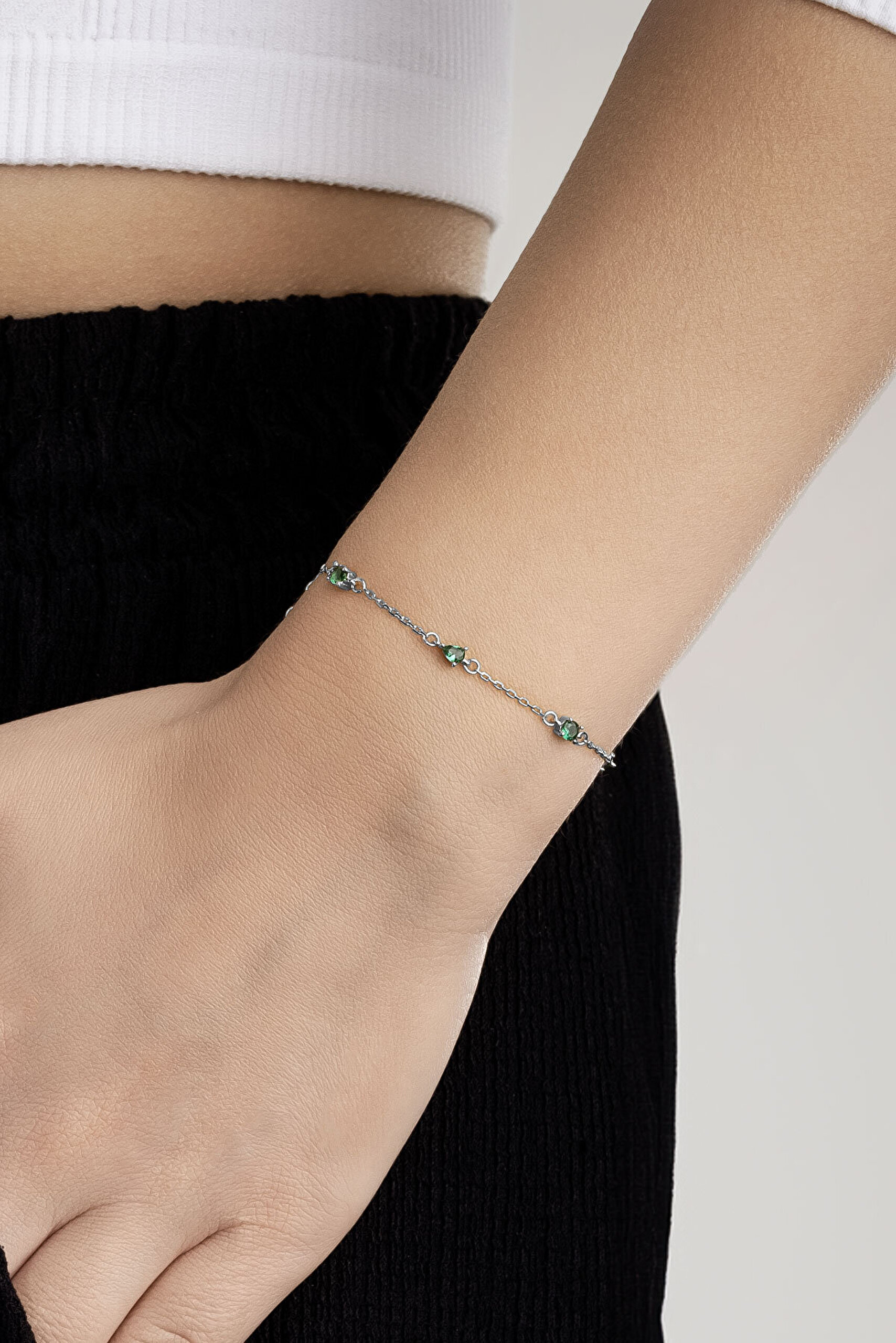 Zümrüt Esintisi 18 Ayar Beyaz Altın Kaplama 19 Cm Gümüş Minimal Bileklik - 1