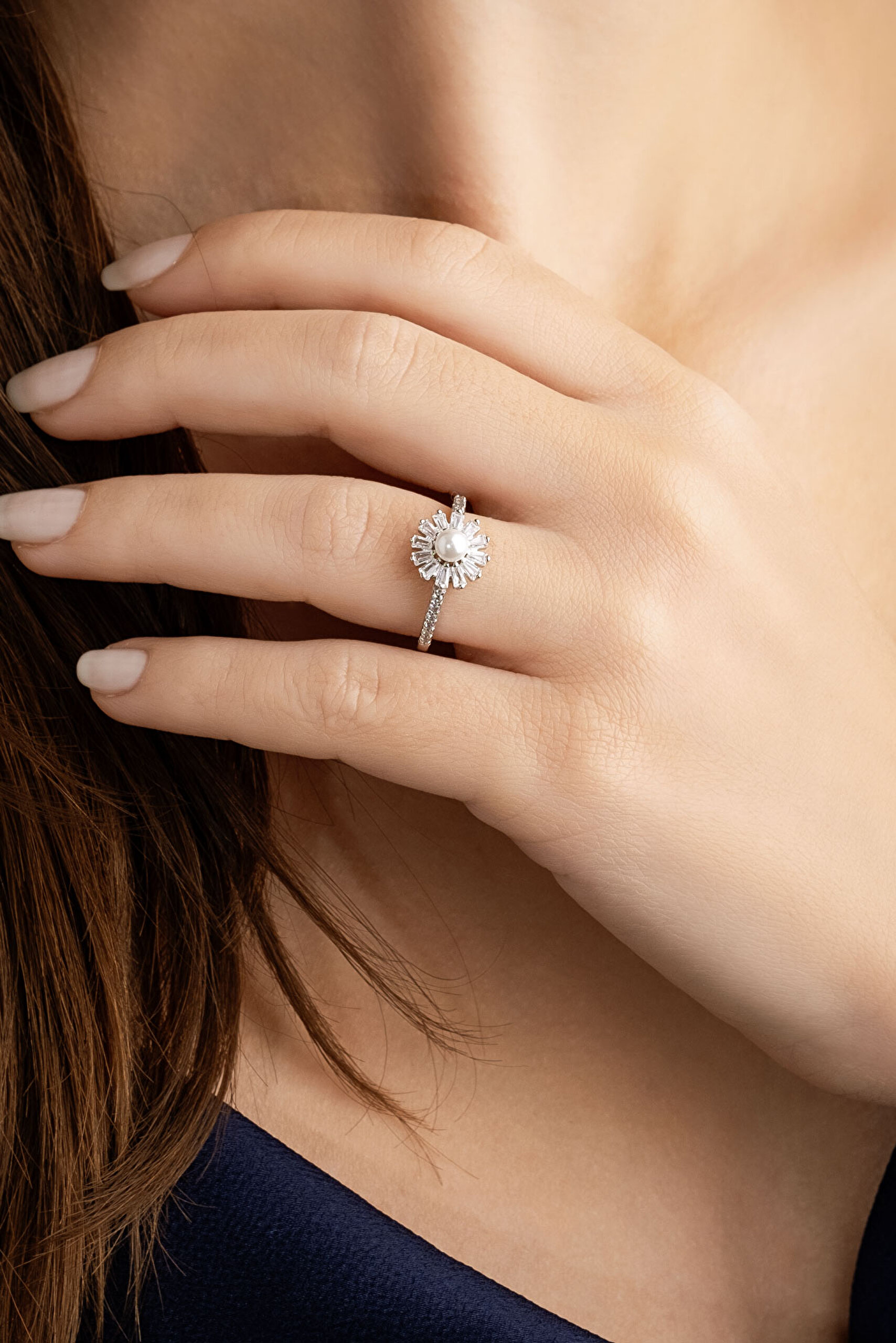 ⁠ İnci Çiçeği 18 Ayar Beyaz Altın Kaplama Gümüş Yüzük_2}