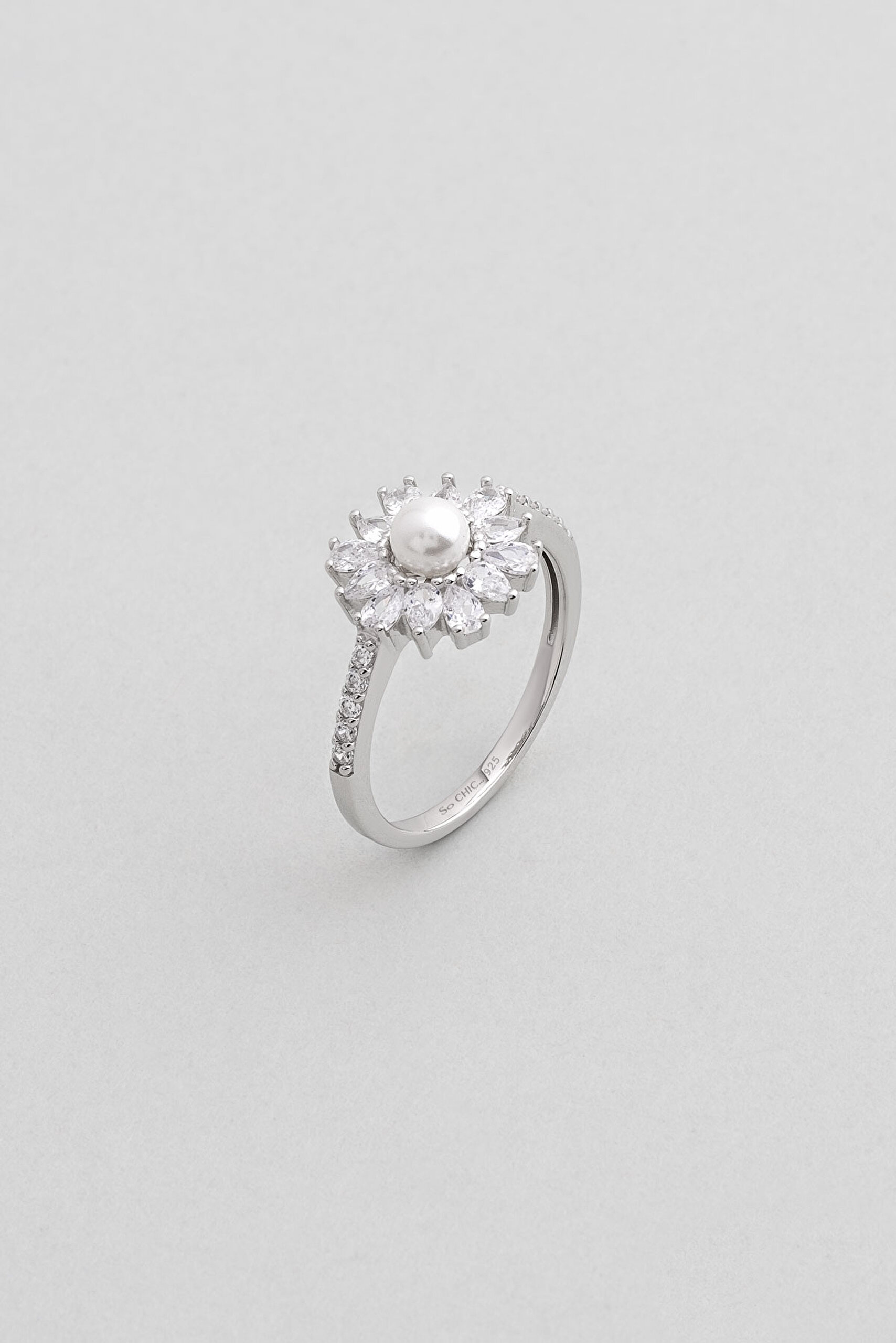 ⁠ İnci Çiçeği 18 Ayar Beyaz Altın Kaplama Gümüş Minimal Yüzük_0}