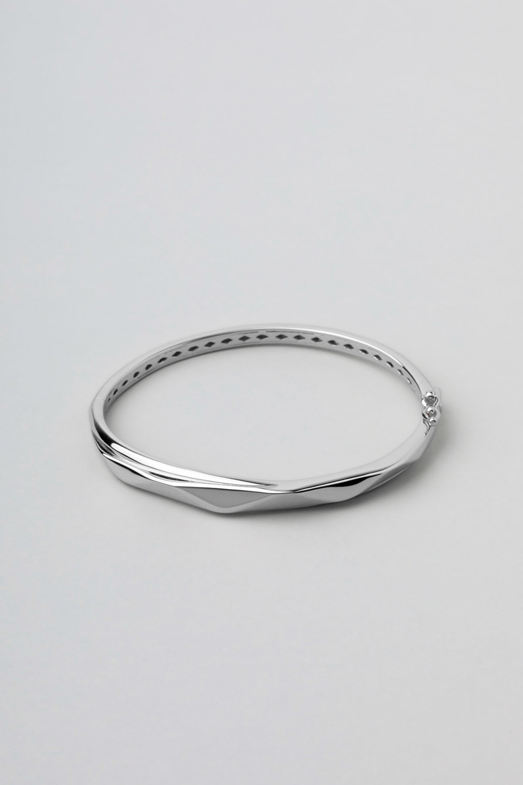 Modern Tasarım 18 Ayar Beyaz Altın Kaplama Gümüş Kelepçe Bileklik