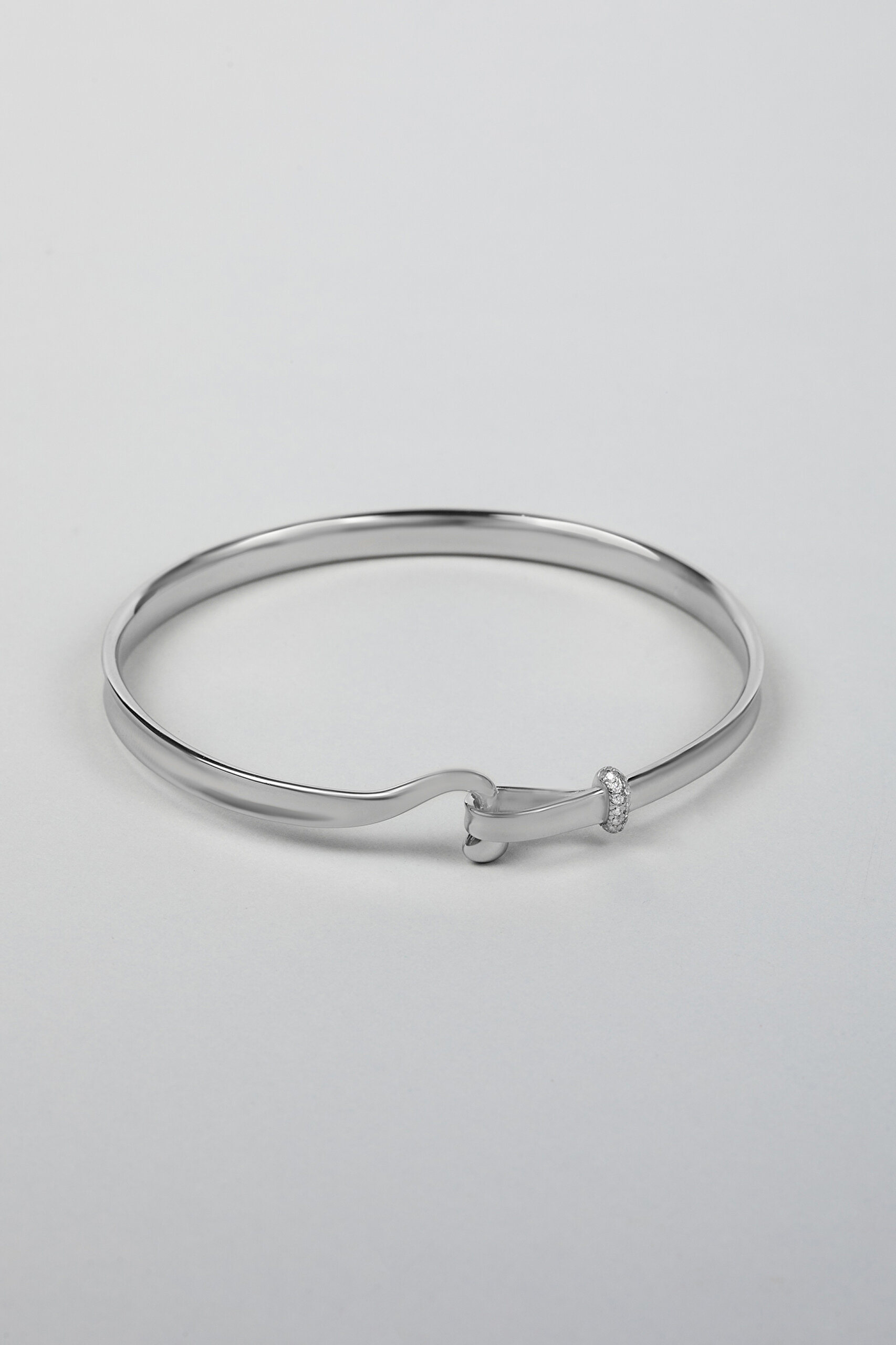 Modern Tasarım 18 Ayar Beyaz Altın Kaplama Gümüş Kelepçe Bileklik