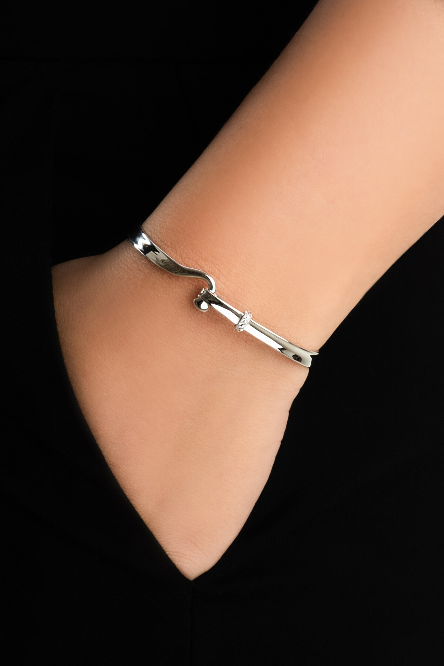 Modern Tasarım 18 Ayar Beyaz Altın Kaplama Gümüş Kelepçe Bileklik - 1