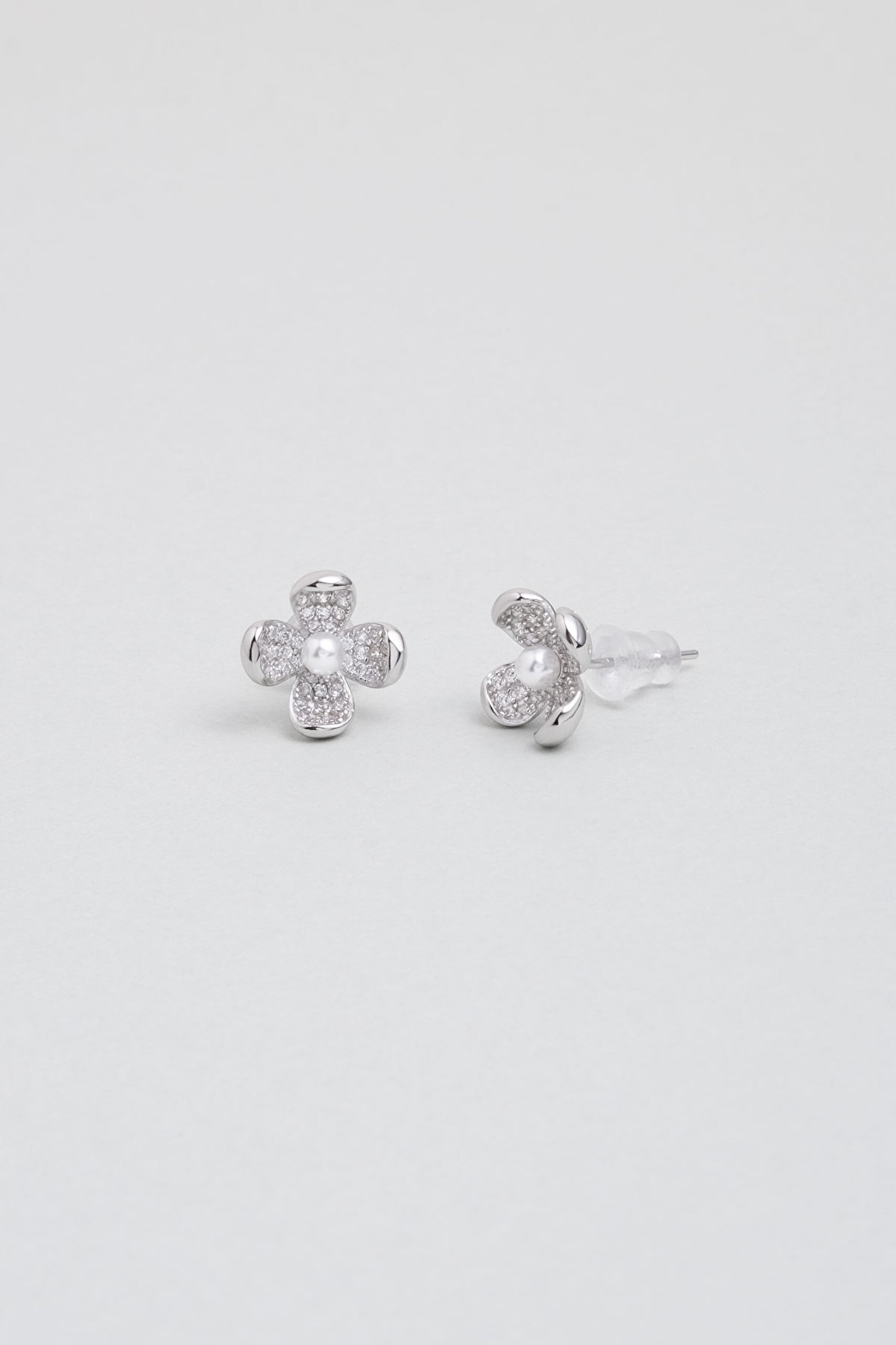 ⁠ Kardelen 18 Ayar Beyaz Altın Kaplama Gümüş Yonca Küpe_0}