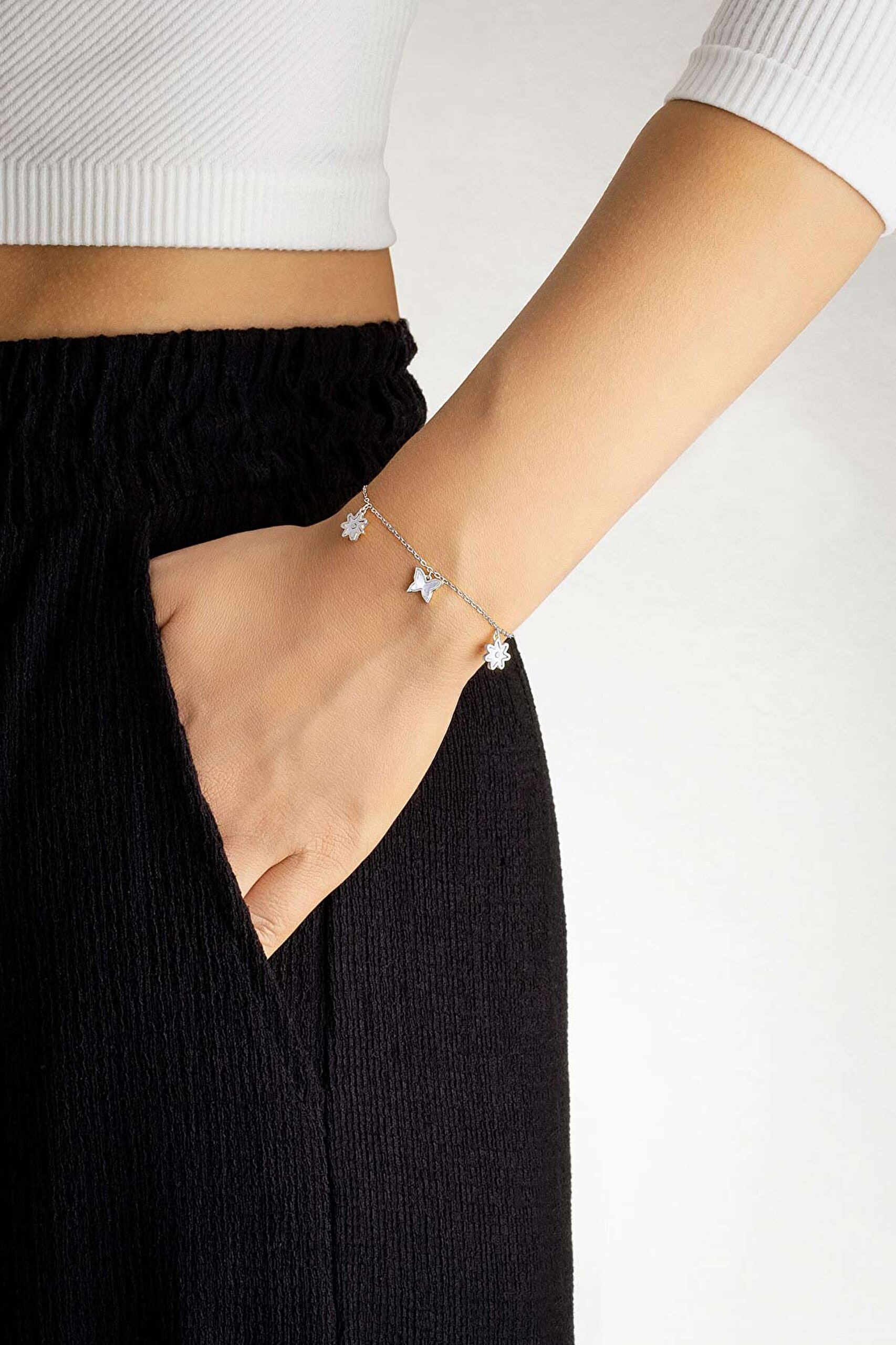 ⁠ Sedef Çiçeği 18 Ayar Beyaz Altın Kaplama 20 Cm Gümüş Minimal Bileklik_3}