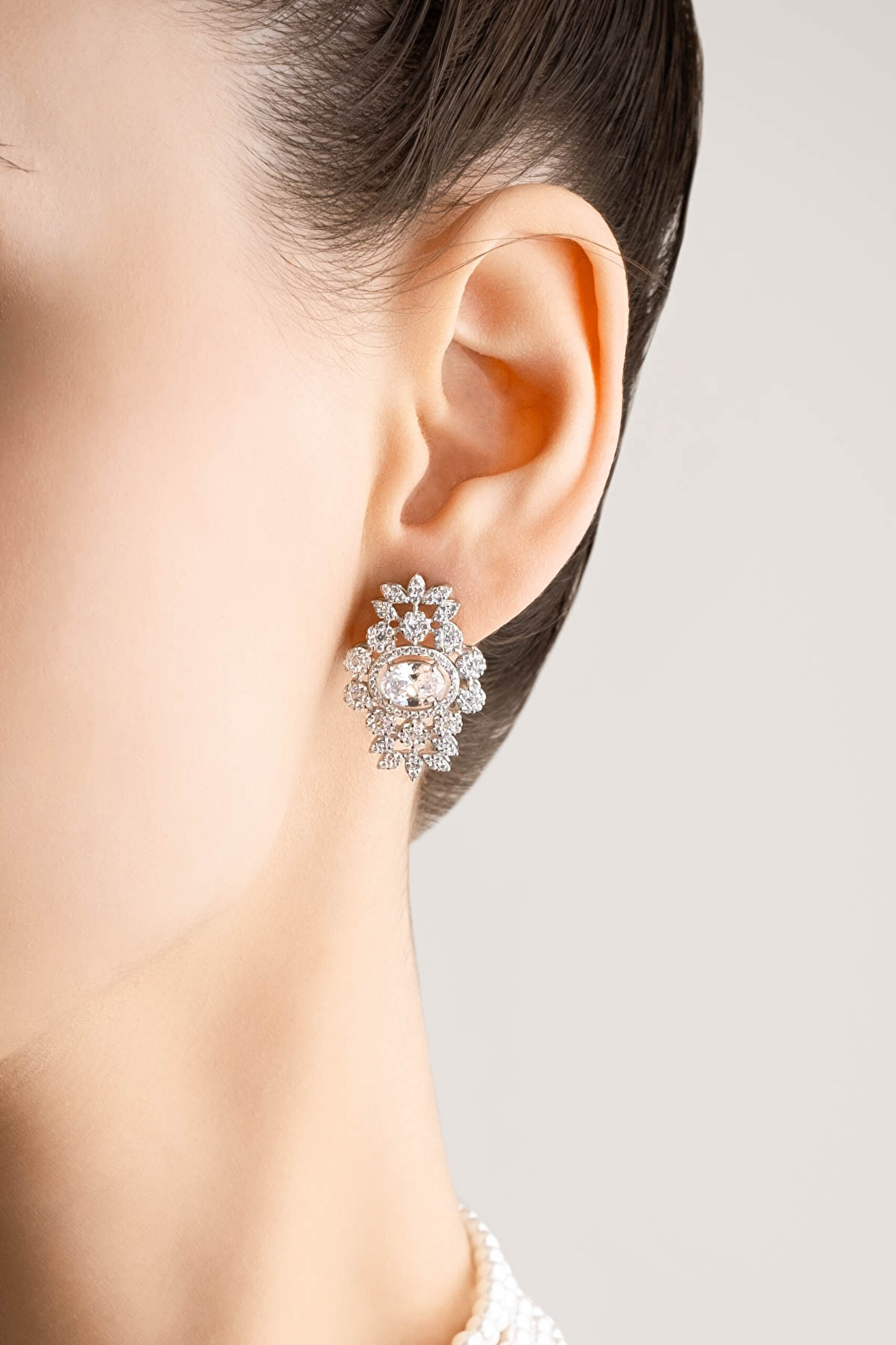 ⁠ Diana 18 Ayar Beyaz Altın Kaplama Gümüş Tasarım Küpe_1}