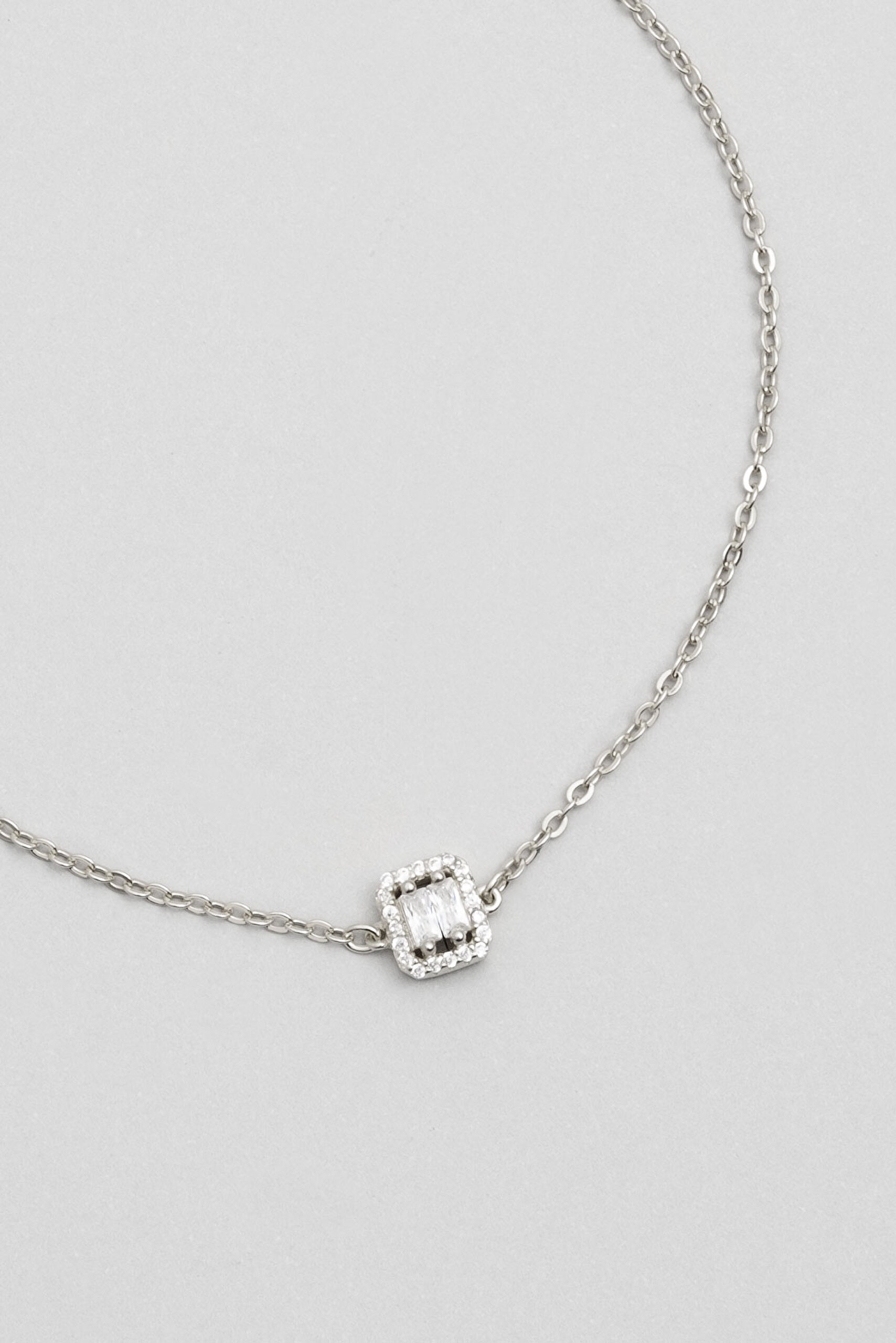 ⁠ Işıltılı Güzellik 18 Ayar Beyaz Altın Kaplama 19 Cm Gümüş Baget Bileklik_1}