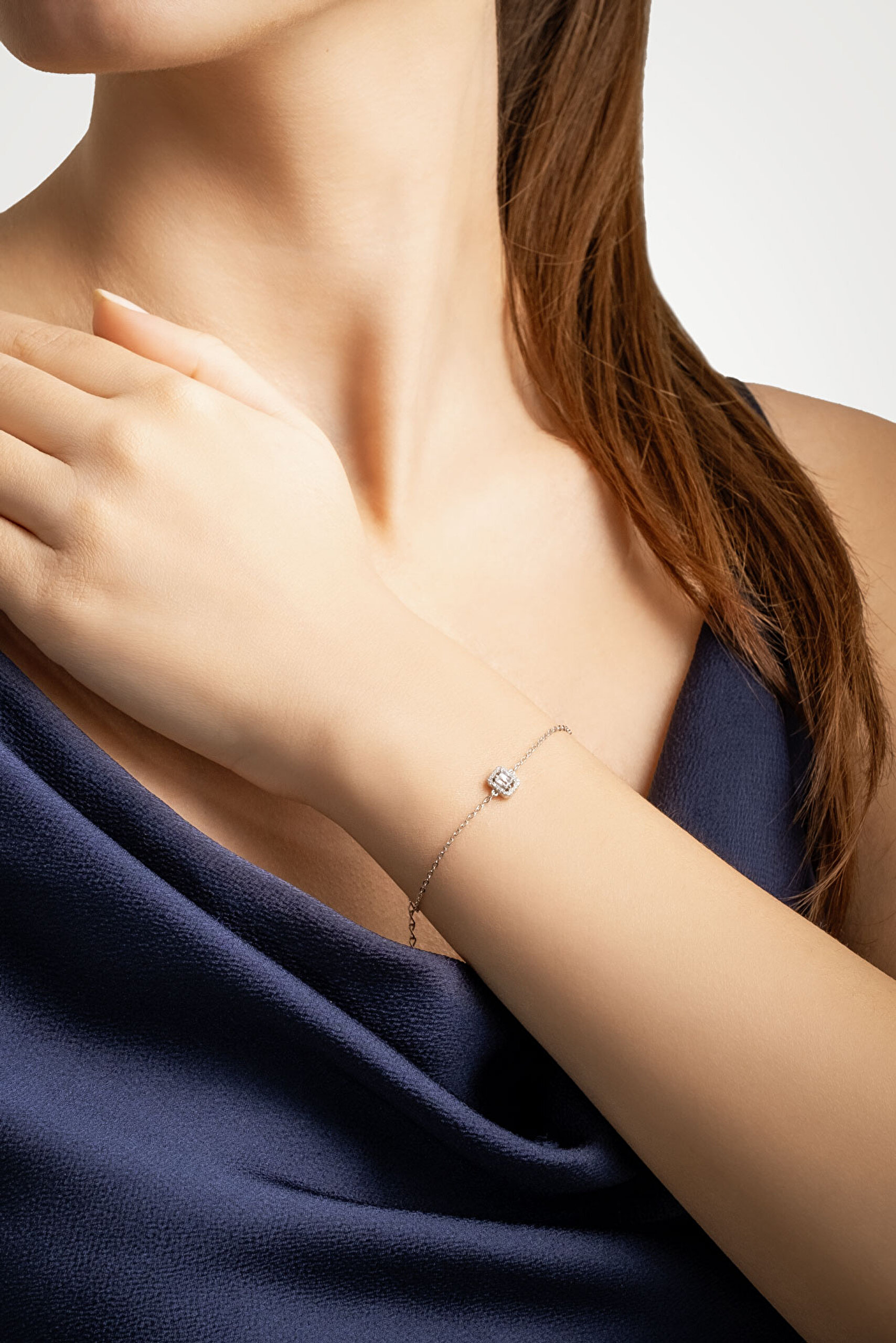 ⁠ Işıltılı Güzellik 18 Ayar Beyaz Altın Kaplama 19 Cm Gümüş Baget Bileklik_2}