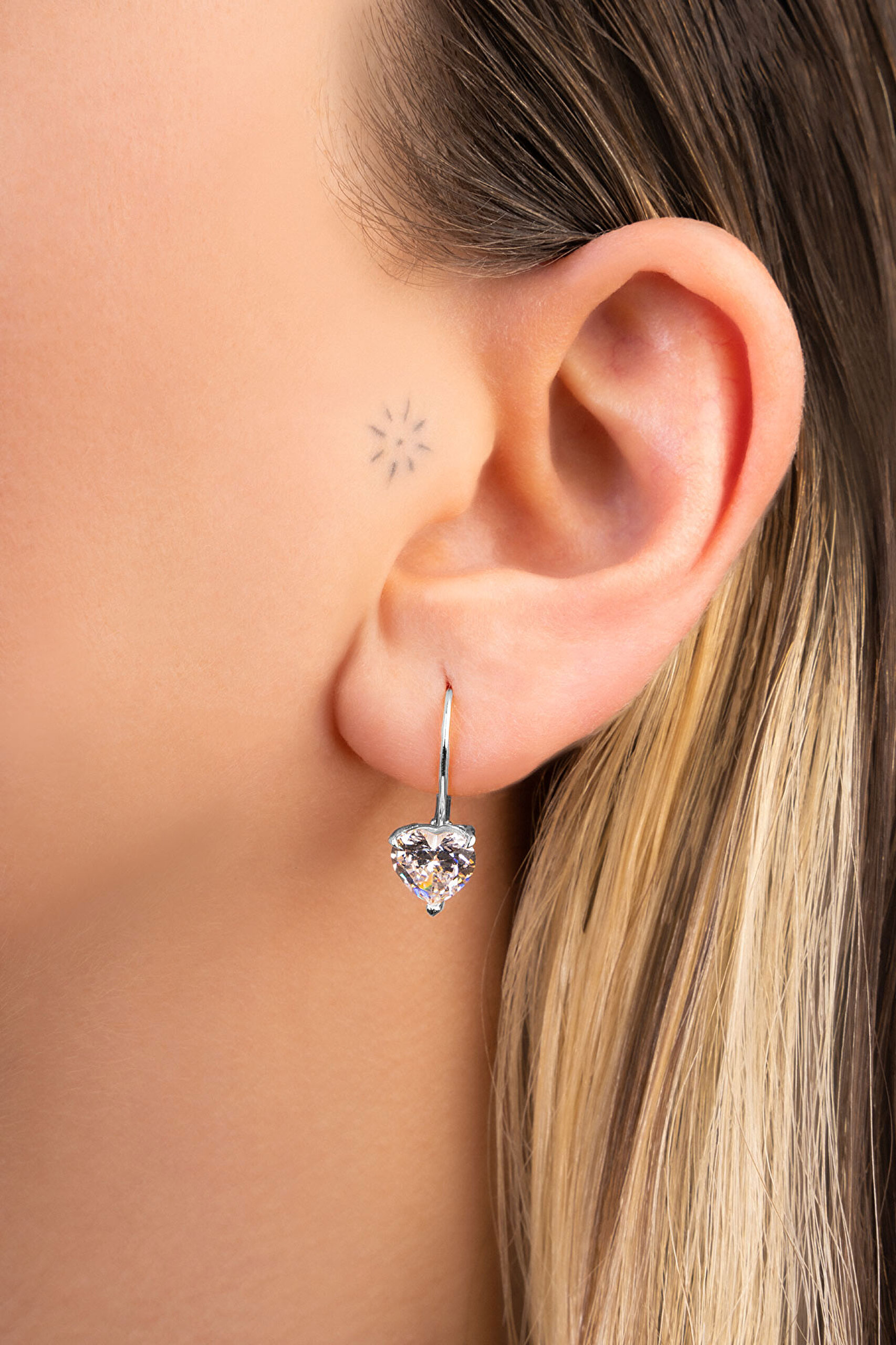 ⁠ Tektaş 18 Ayar Beyaz Altın Kaplama Gümüş Kalp Küpe_1}