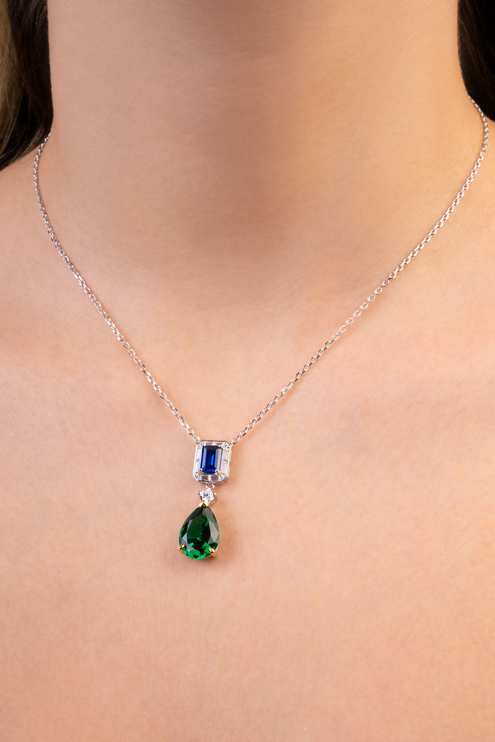 ⁠ Euphoria 18 Ayar Beyaz Altın Kaplama 44 Cm Gümüş Renkli Taşlı Kolye_2}