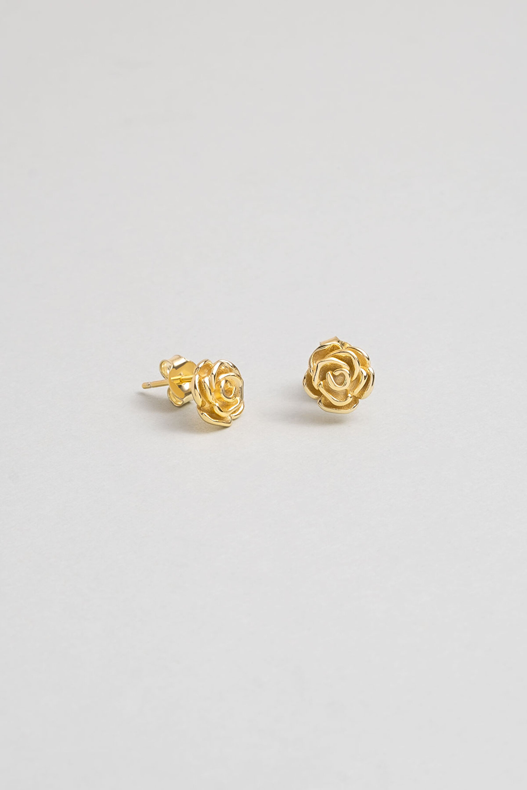 ⁠ Rose 18 Ayar Sarı Altın Kaplama Gümüş Minimal küpe_0}