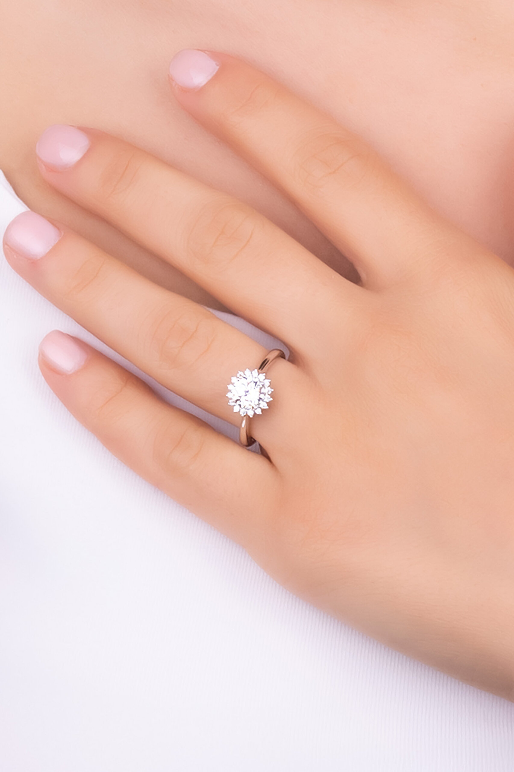 ⁠ Mozanit Güneşi 18 Ayar Beyaz Altın Kaplama Ayarlanabilir Gümüş Tektaş Yüzük_1}