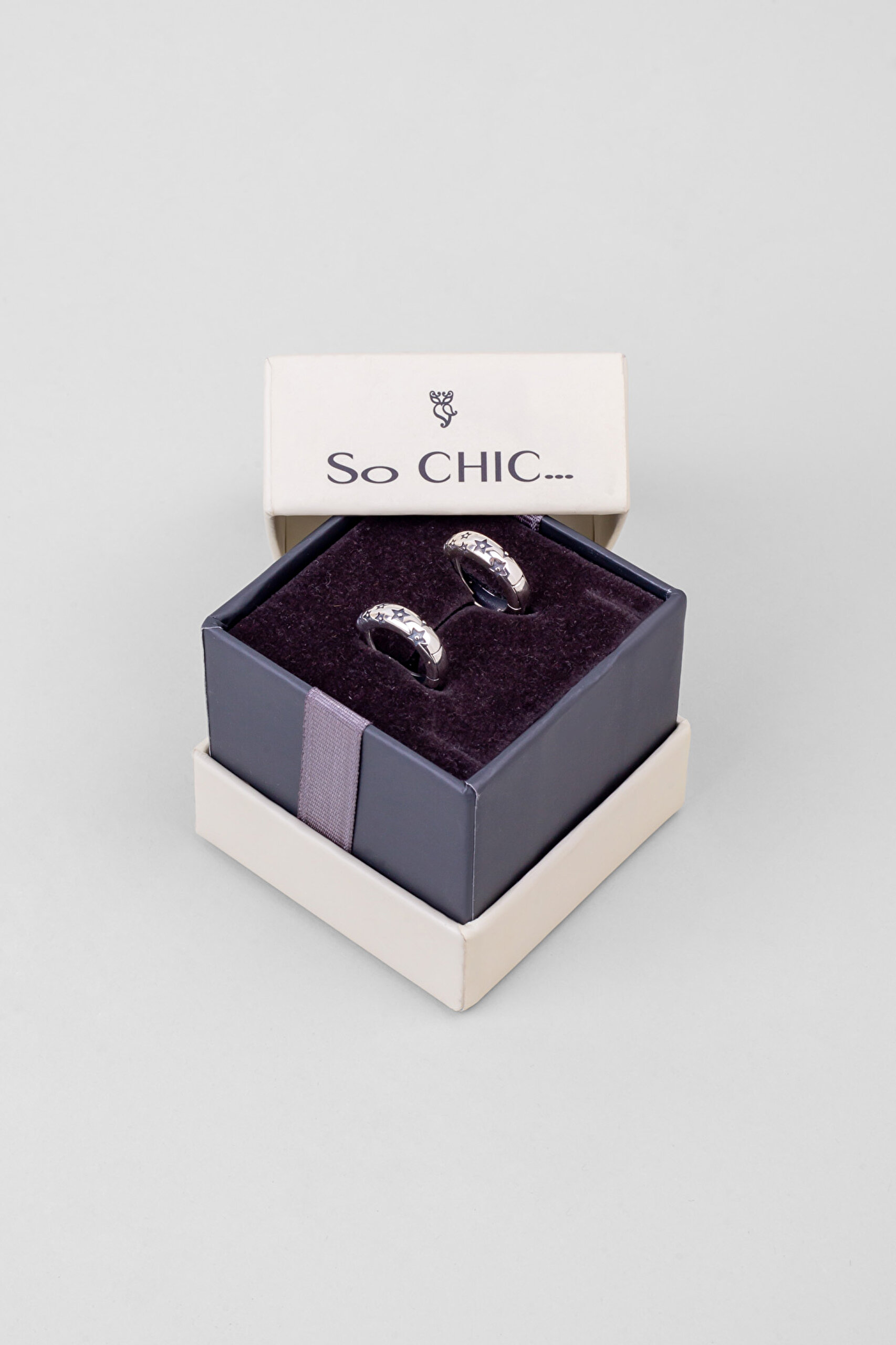 ⁠ Yıldız Detaylı Cilalı Gümüş Unisex Gümüş Halka Küpe_6}