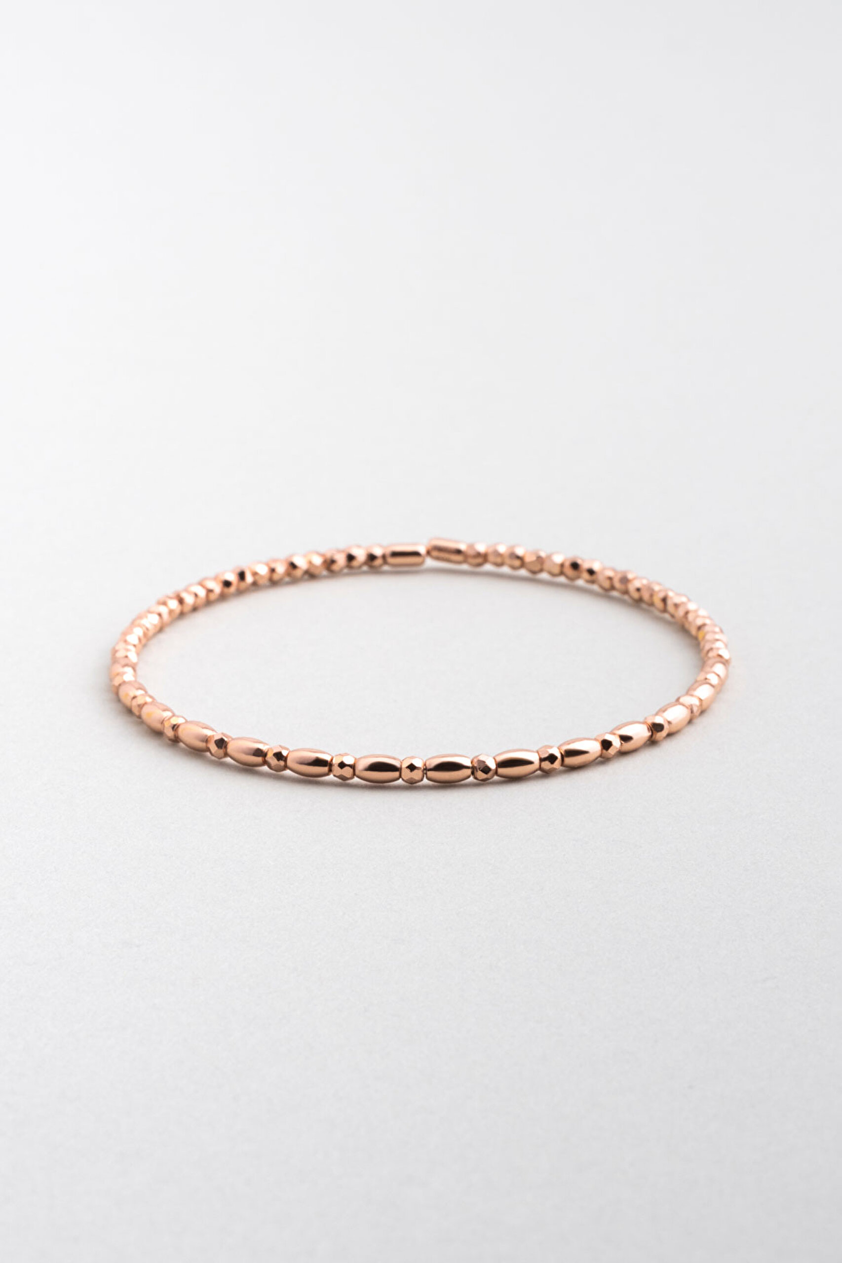 ⁠ Minimal 18 Ayar Rose Altın Kaplama Gümüş Kelepçe Bileklik
_0}