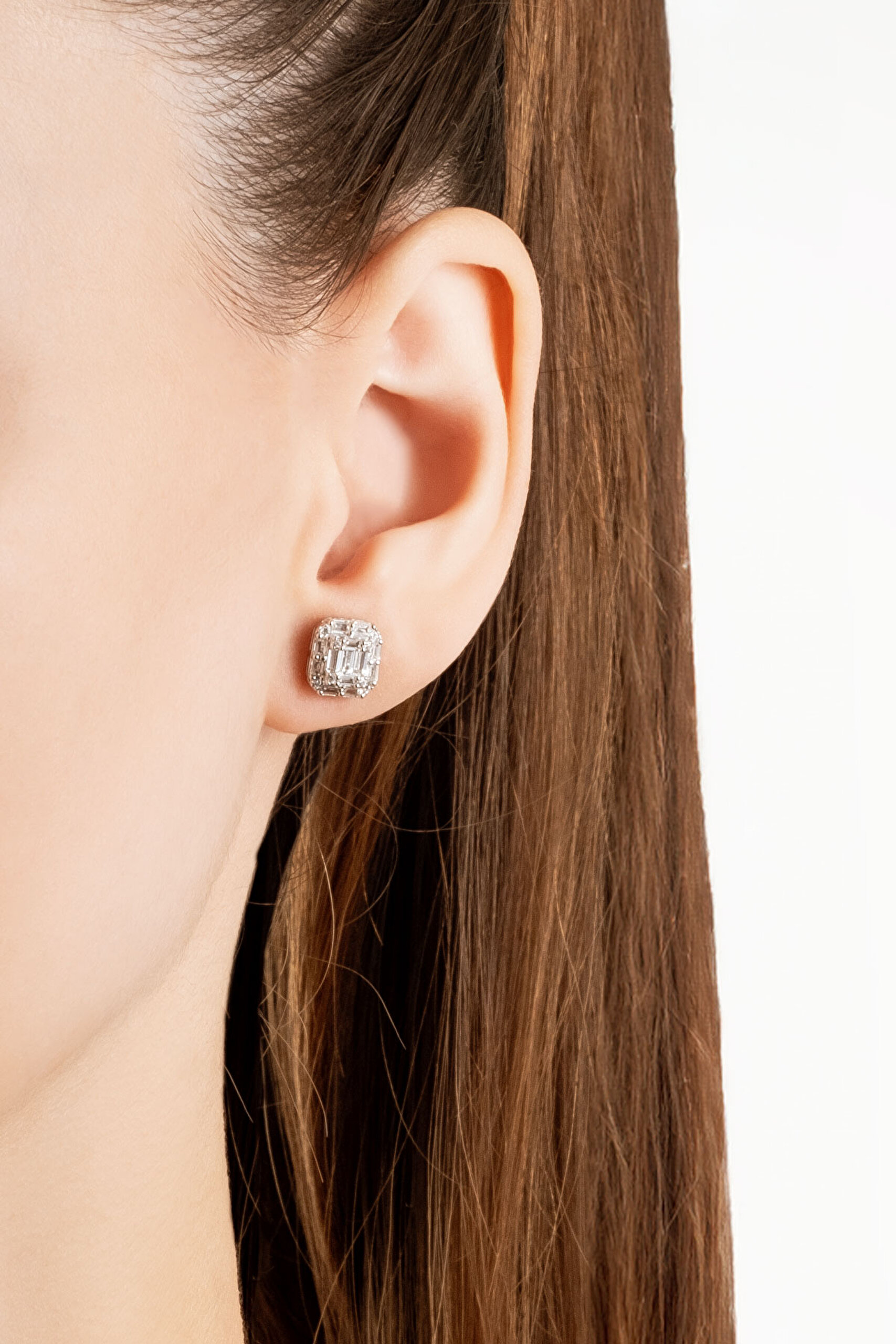 ⁠ Baget Işıltısı 18 Ayar Beyaz Altın Kaplama Gümüş Küpe_2}