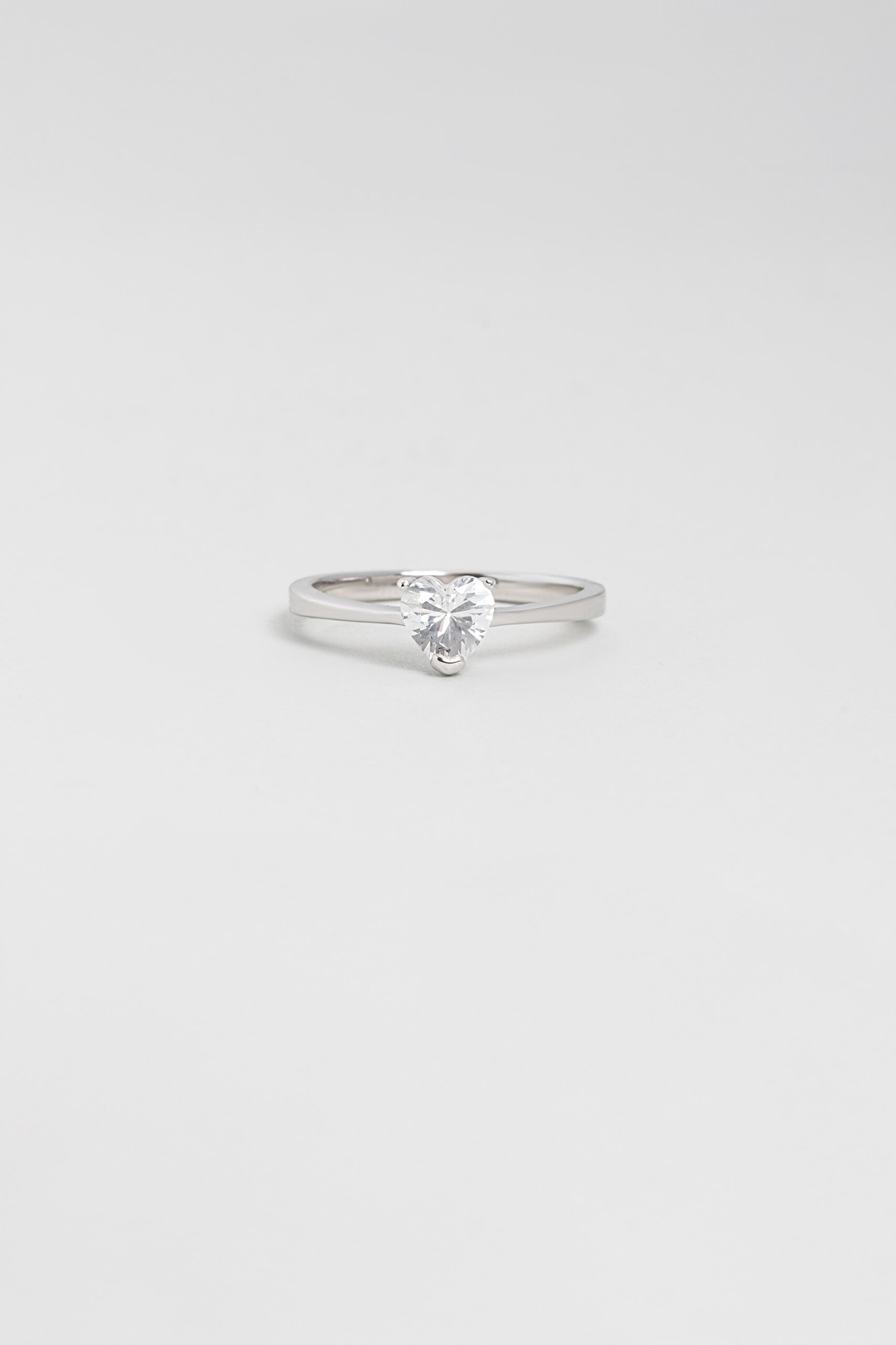 ⁠ Isabella 18 Ayar Beyaz Altın Kaplama Gümüş Yüzük_4}