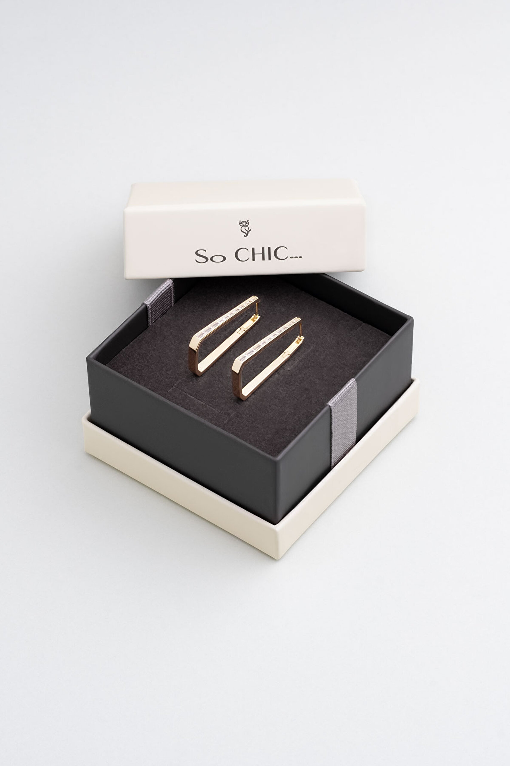 ⁠ İkonik 18 Ayar Sarı Altın Kaplama Gümüş Küpe_3}