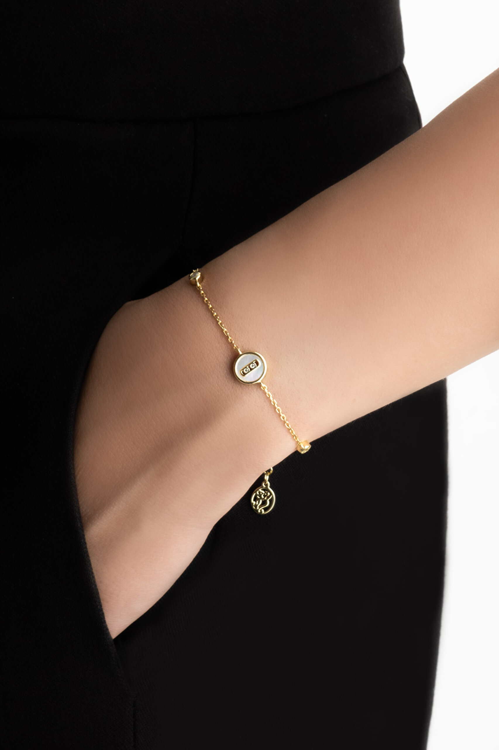 ⁠ Minimal Sedef 18 Ayar Sarı Altın Kaplama 19 Cm Gümüş Bileklik_1}