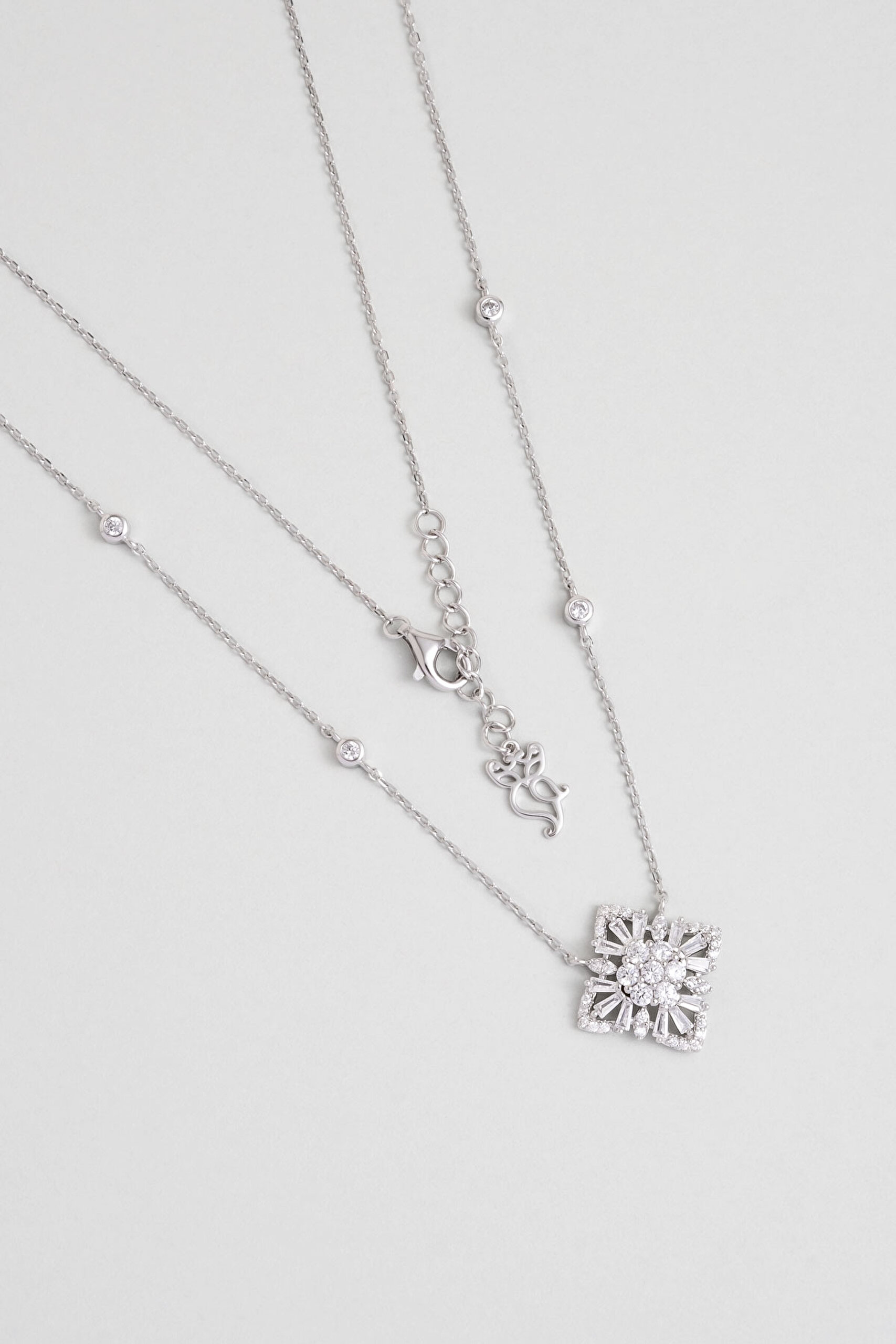 ⁠ Kış Çiçeği 18 Ayar Beyaz Altın Kaplama 44 Cm  Gümüş Kolye_0}