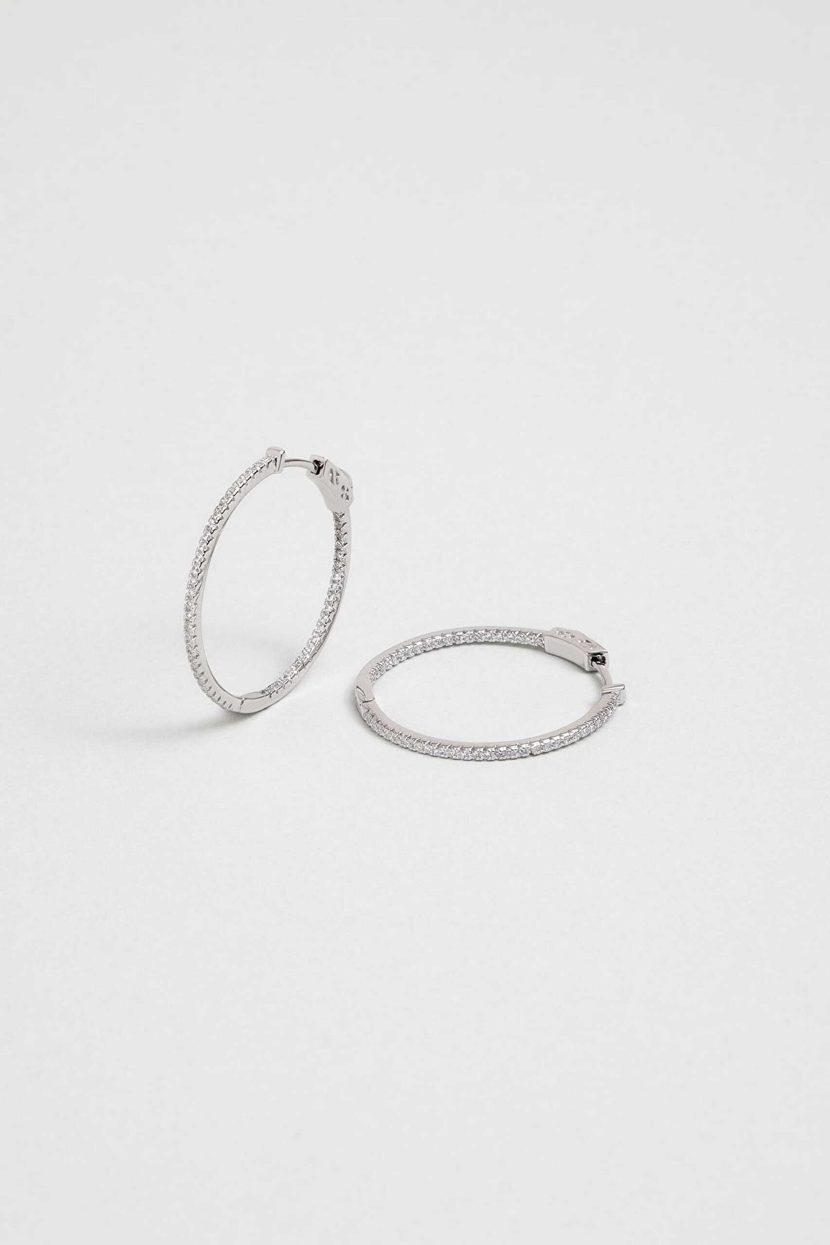 ⁠ Zamansız İkon 18 Ayar Beyaz Altın Kaplama Gümüş Halka Küpe_0}