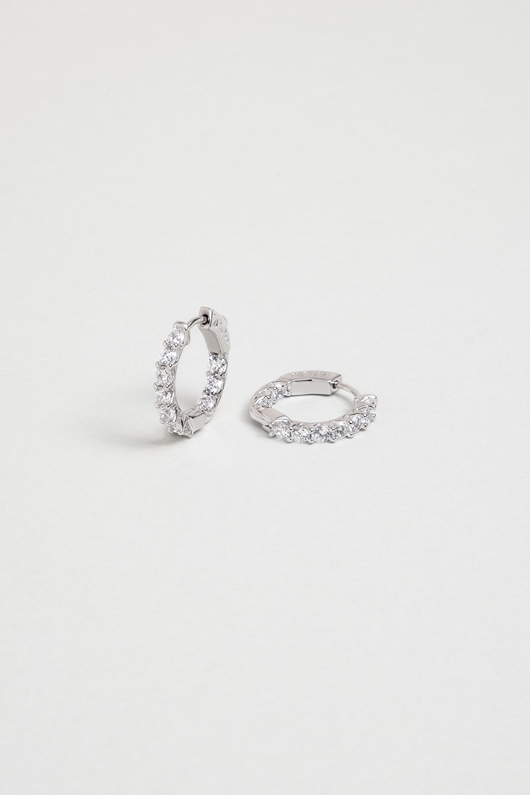 ⁠ Beyaz Işıltı 18 Ayar Beyaz Altın Kaplama Gümüş Küpe_0}