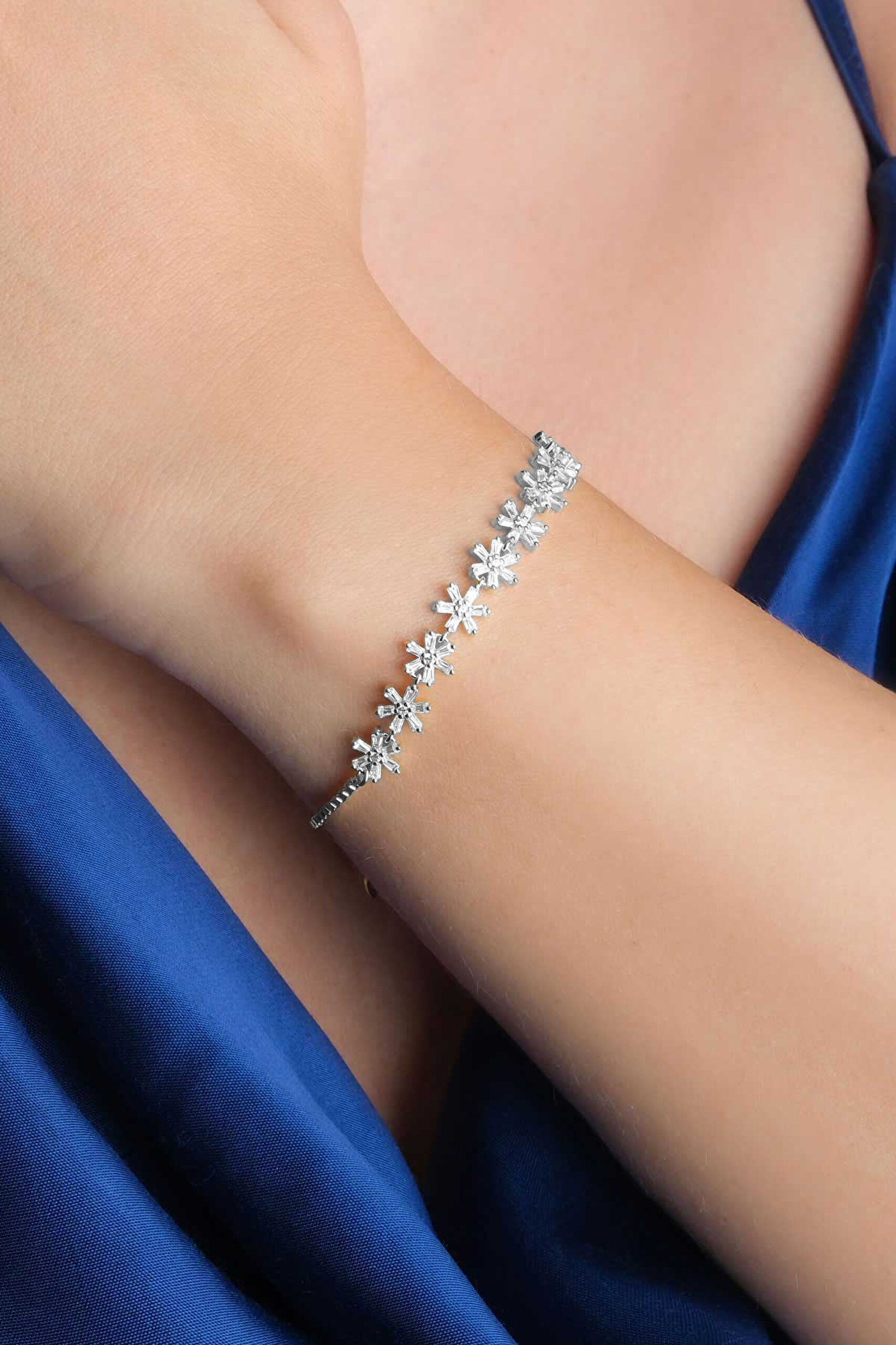 ⁠ Baget Çiçeği 18 Ayar Beyaz Altın Kaplama 19 Cm Gümüş Bileklik_3}