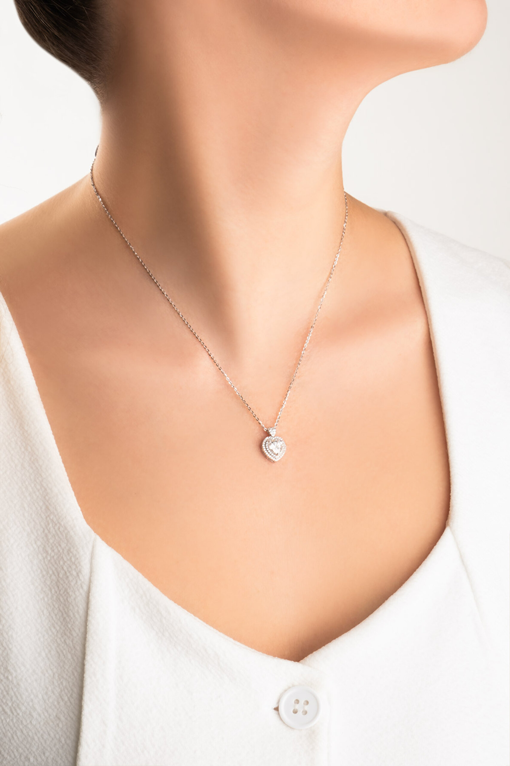 ⁠ Kalp Mozanit 18 Ayar Beyaz Altın Kaplama 44 Cm Gümüş Kolye_3}