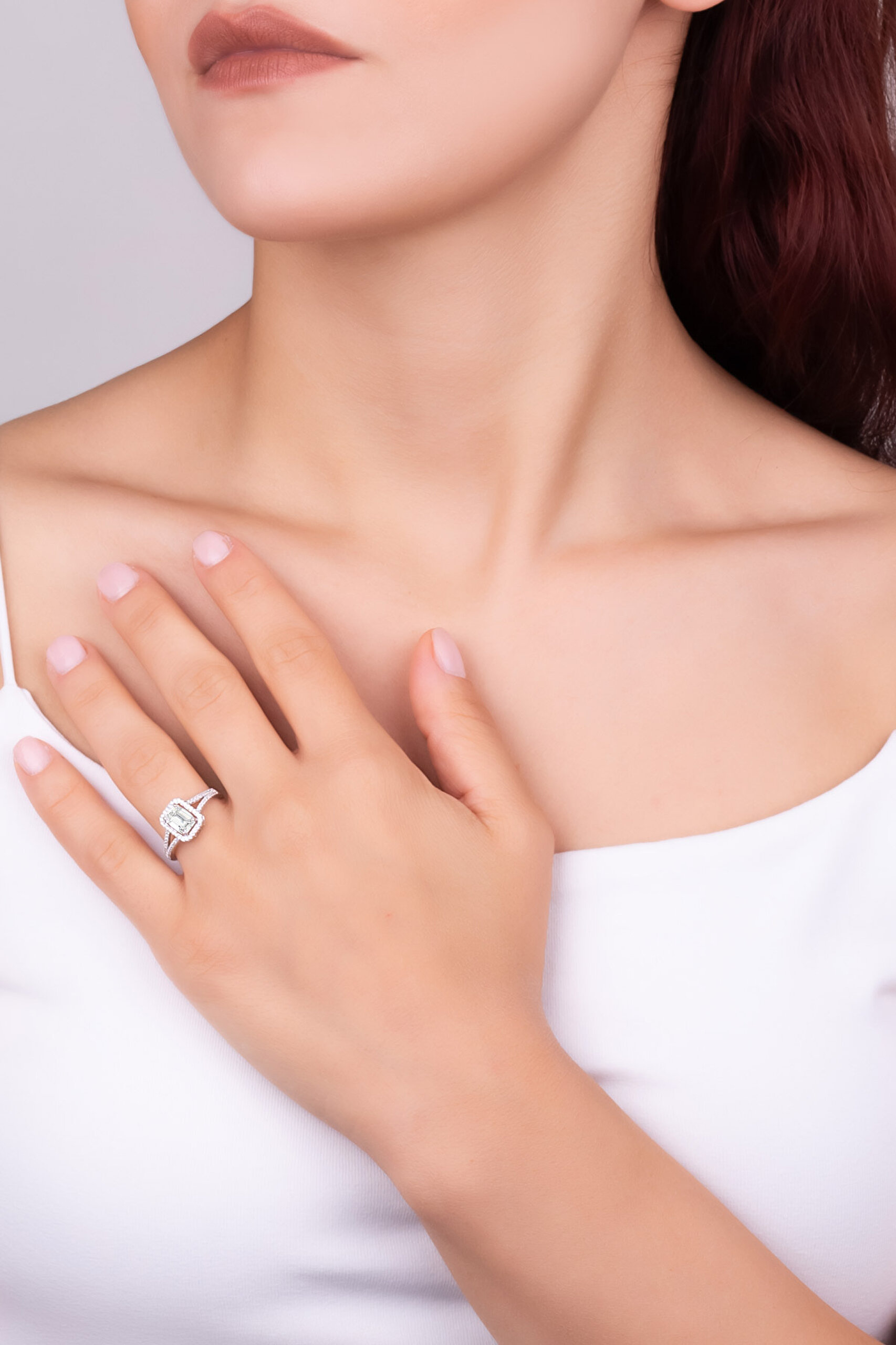 ⁠ Mozanit Işığı 18 Ayar Beyaz Altın Kaplama Emerald Kesim Yüzük_3}