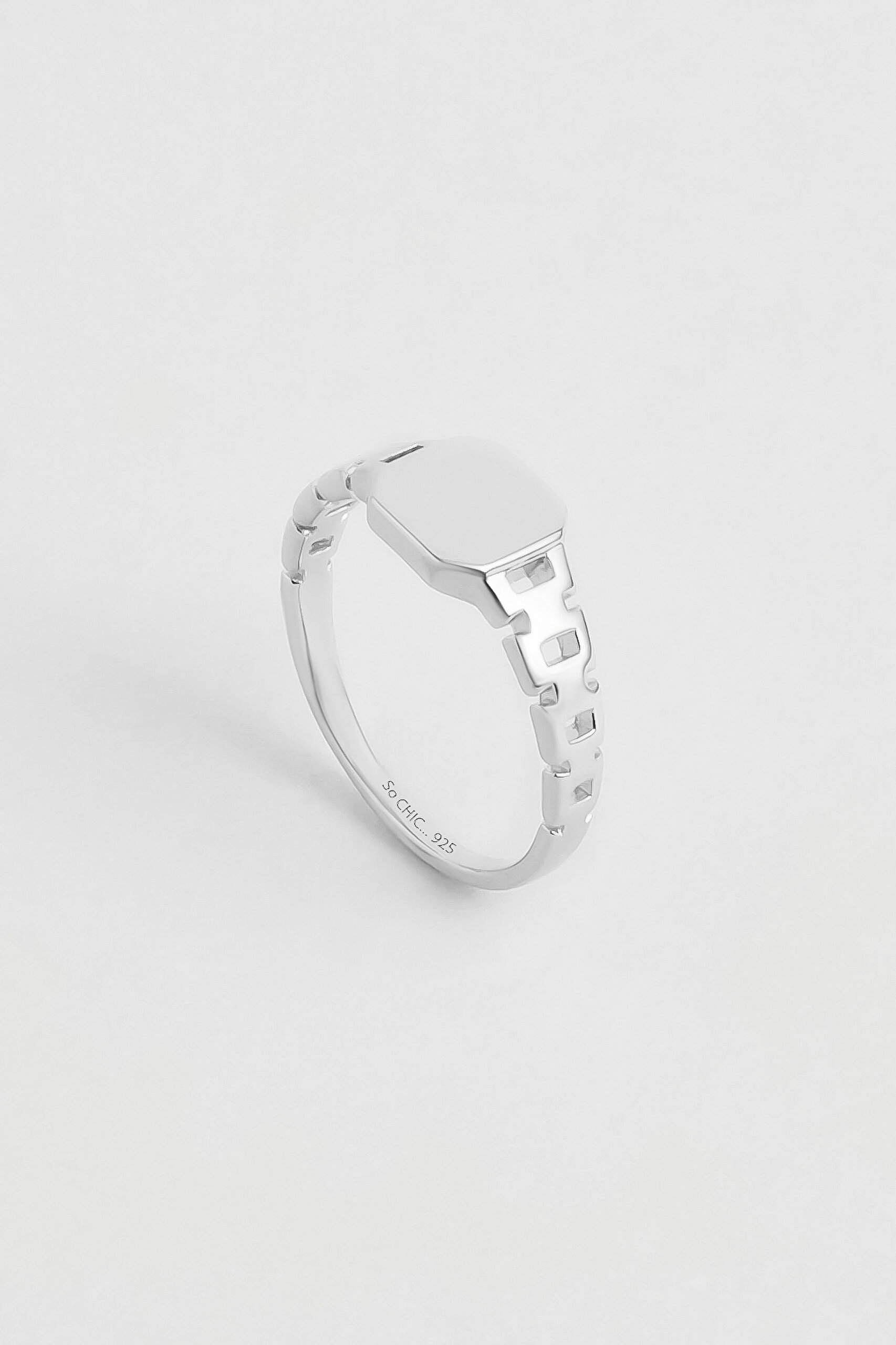 ⁠ Zincir Detaylı 18 Ayar Beyaz Altın Kaplama Gümüş Yüzük_0}