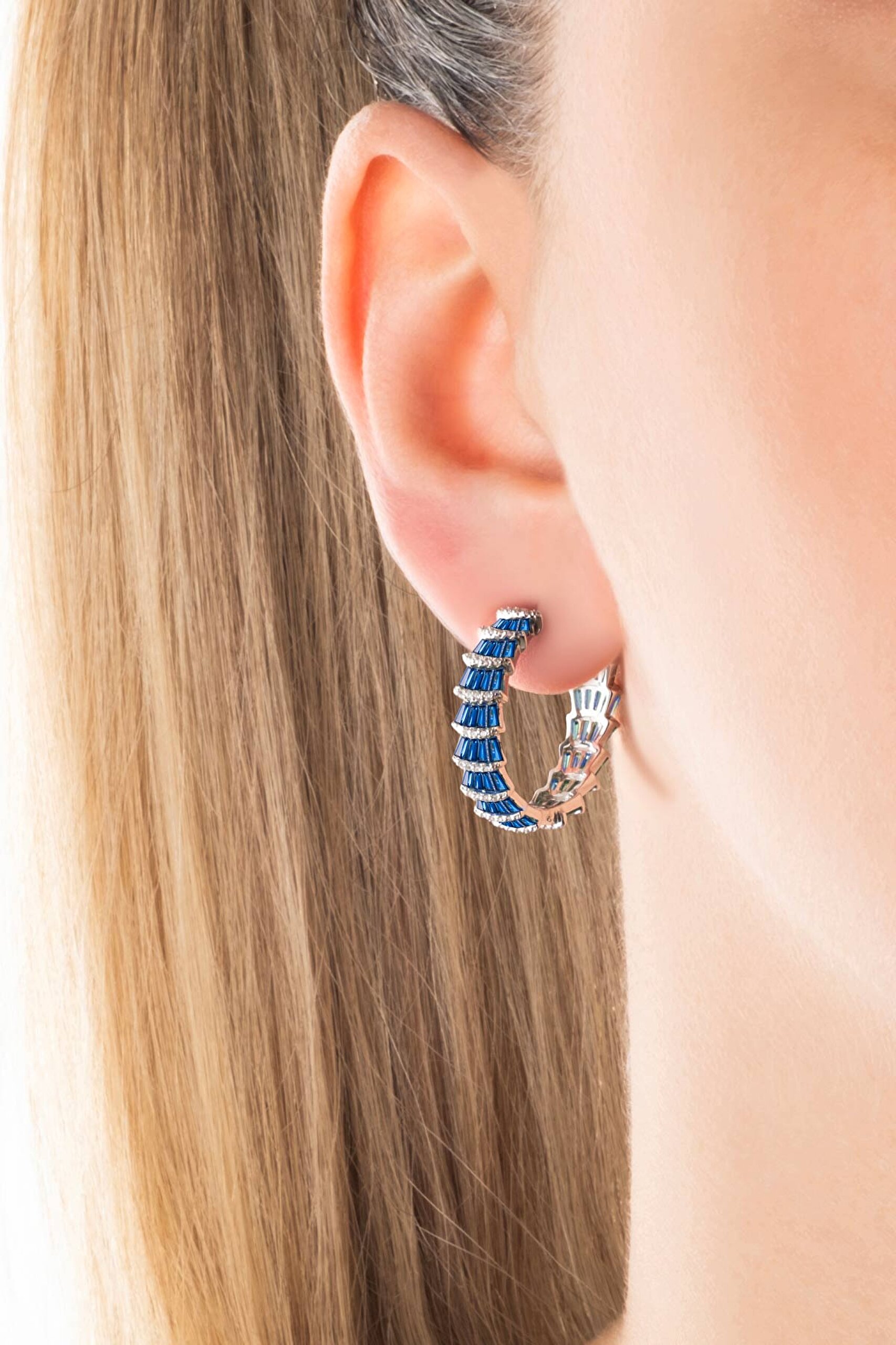 ⁠ Deniz Kabuğu 18 Ayar Beyaz Altın Kaplama Gümüş Halka Küpe_1}