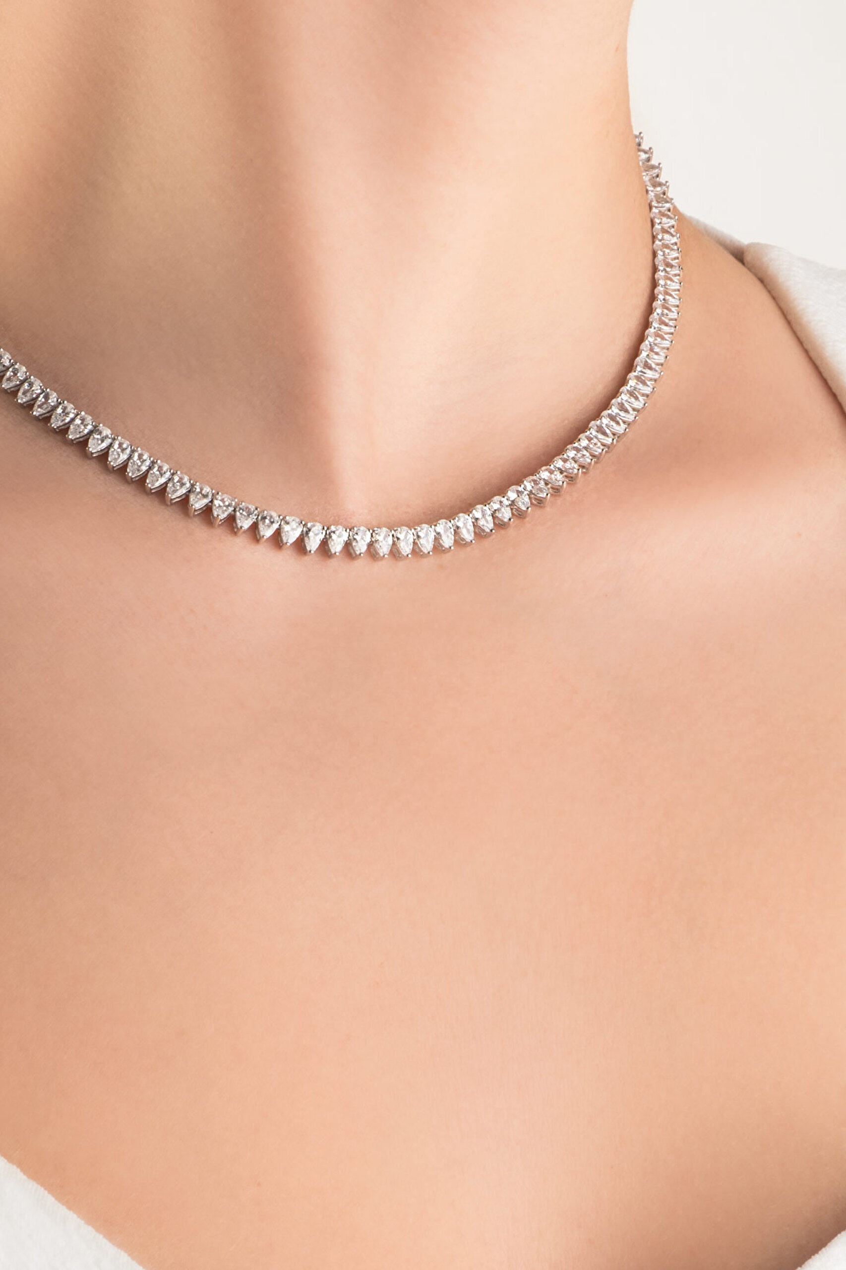 ⁠ Catherine 18 Ayar Beyaz Altın Kaplama Gümüş Gerdanlık_0}