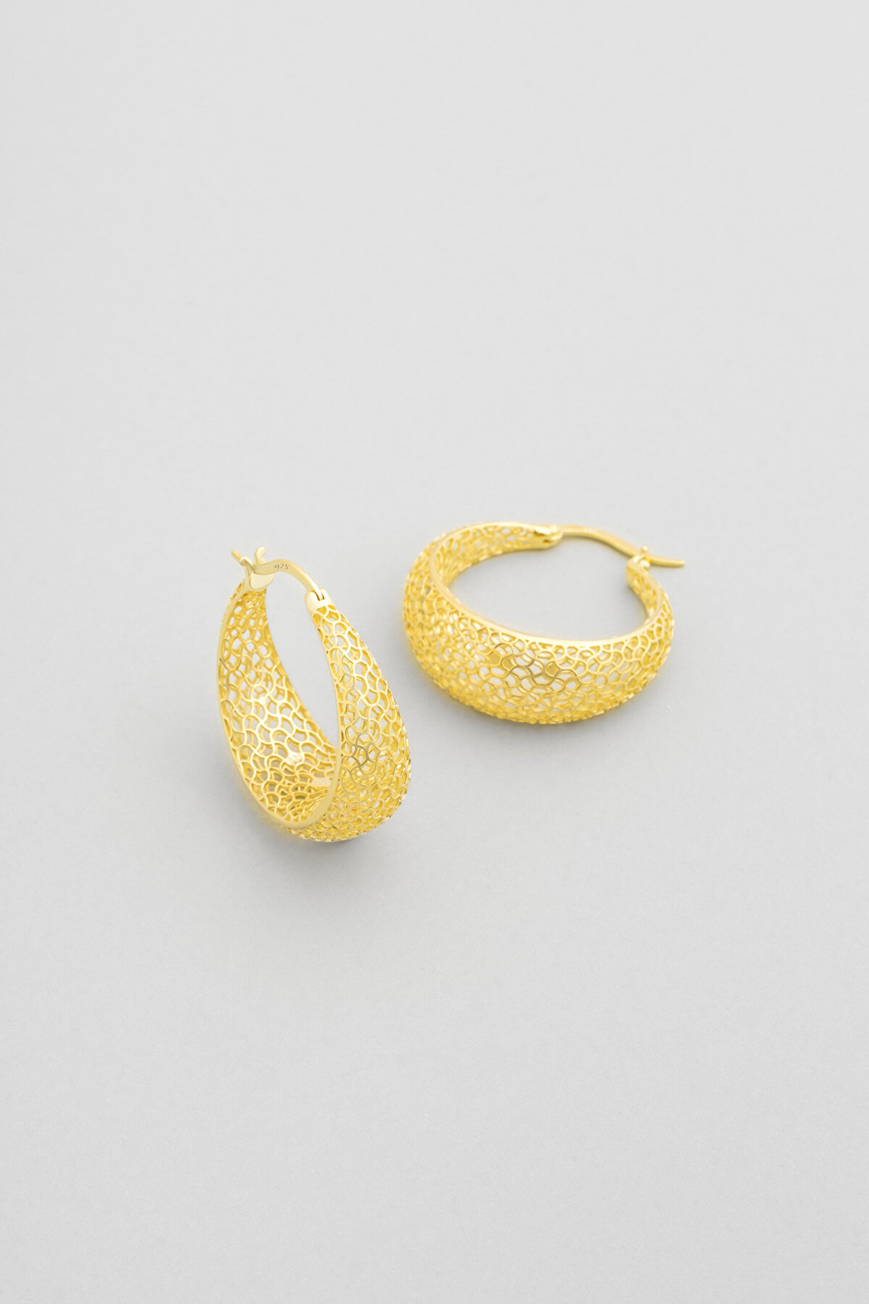 Saray Dokunuşu 18 Ayar Sarı Altın Kaplama Gümüş Halka Küpe - 0