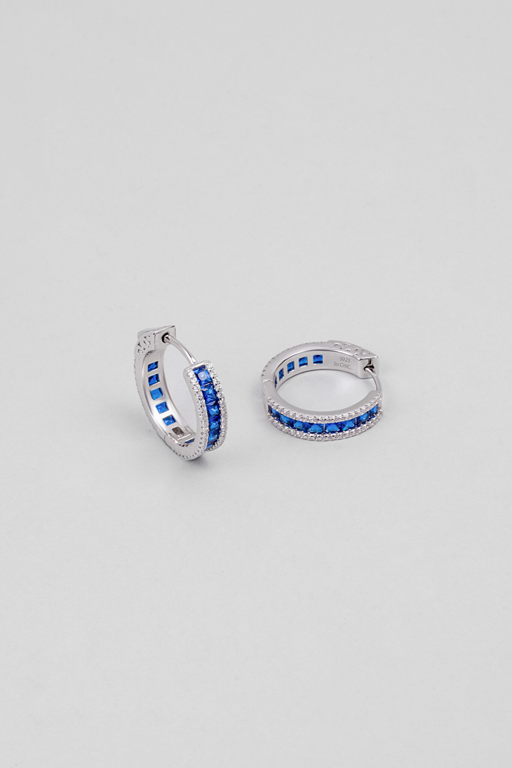 ⁠ Mavi Maia 18 Ayar Beyaz Altın Kaplama Gümüş Halka Küpe_0}