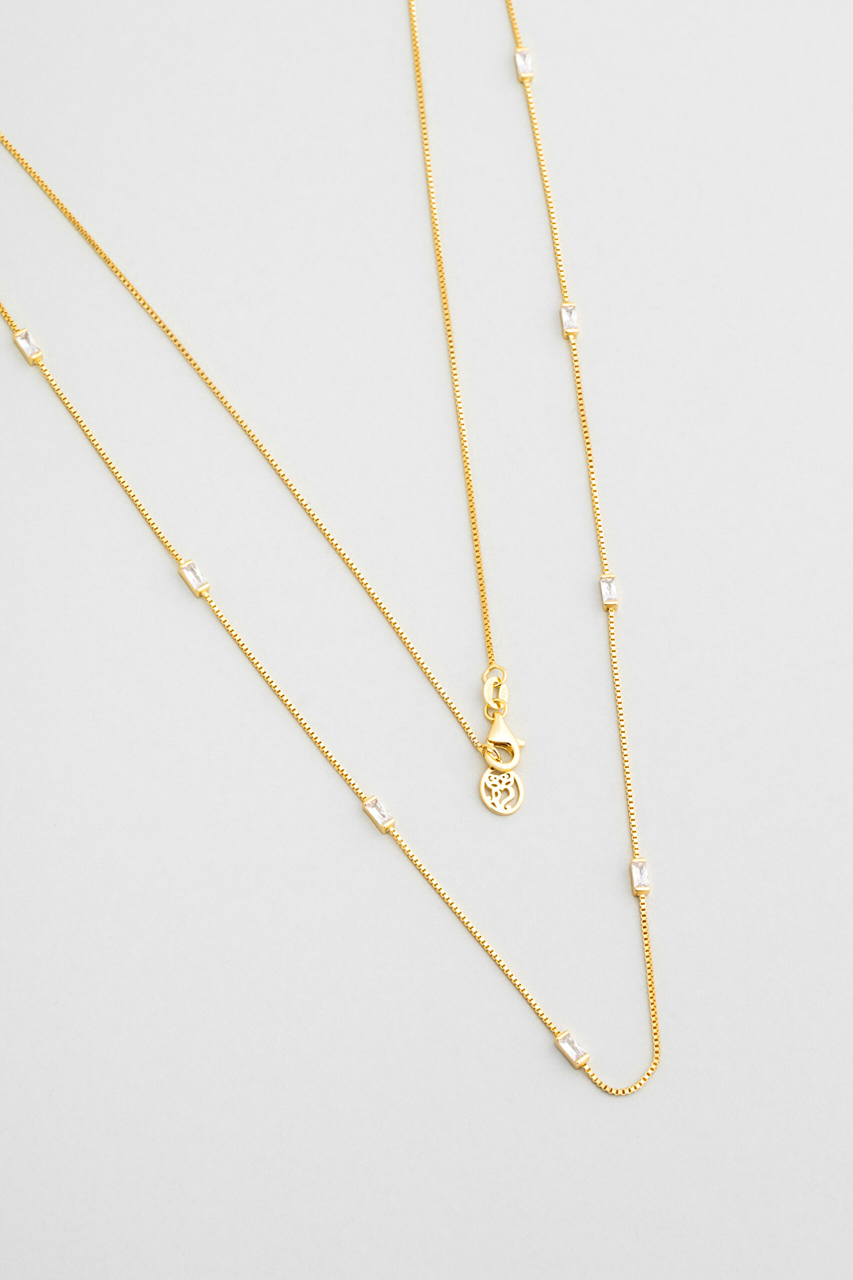 ⁠ Beyaz Taşlı 18 Ayar Sarı Altın Kaplama 80 Cm Gümüş Baget Kolye_0}