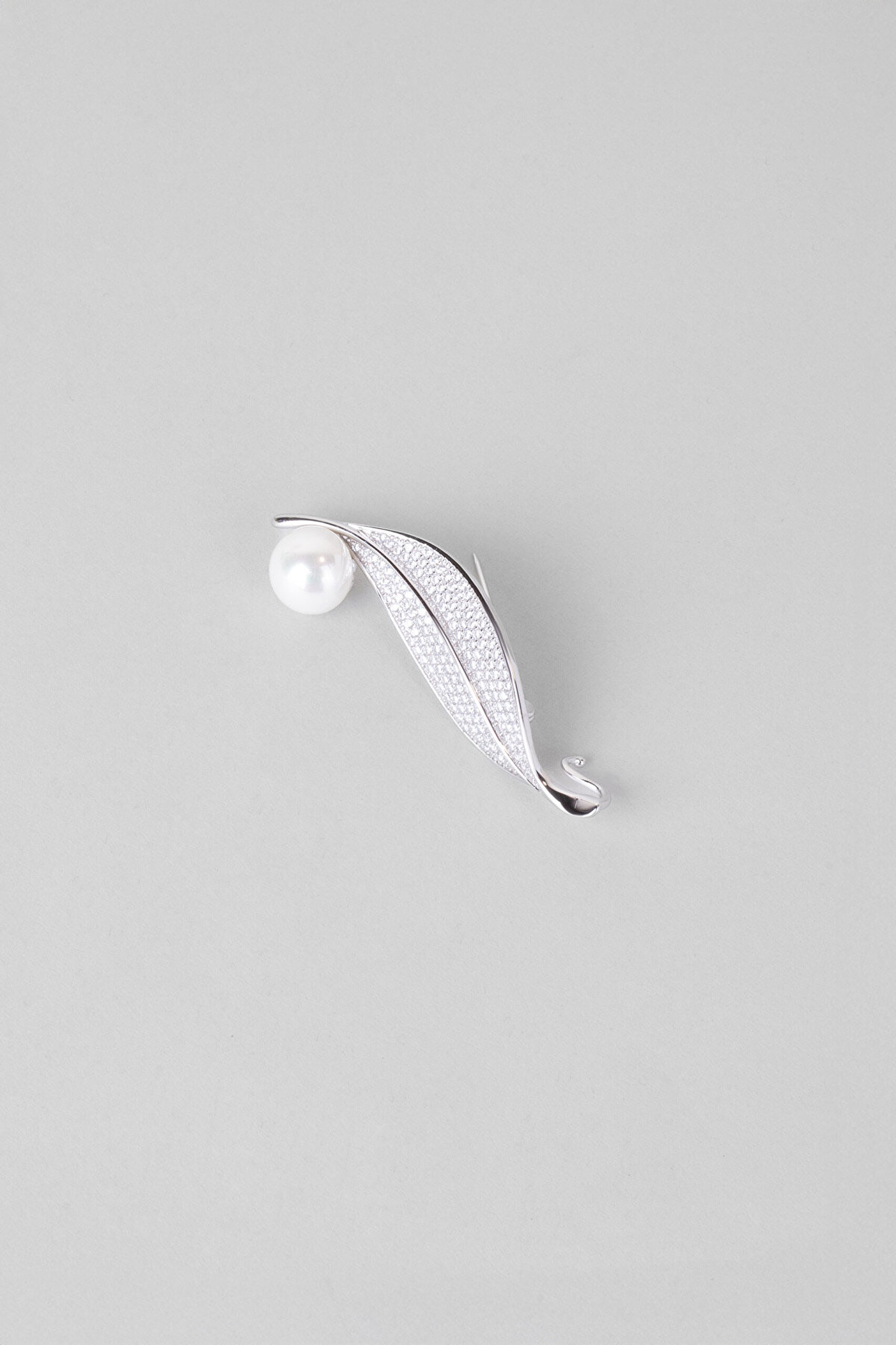 Bahar Yaprağı 18 Ayar Beyaz Altın Kaplama Gümüş İnci Broş - 0