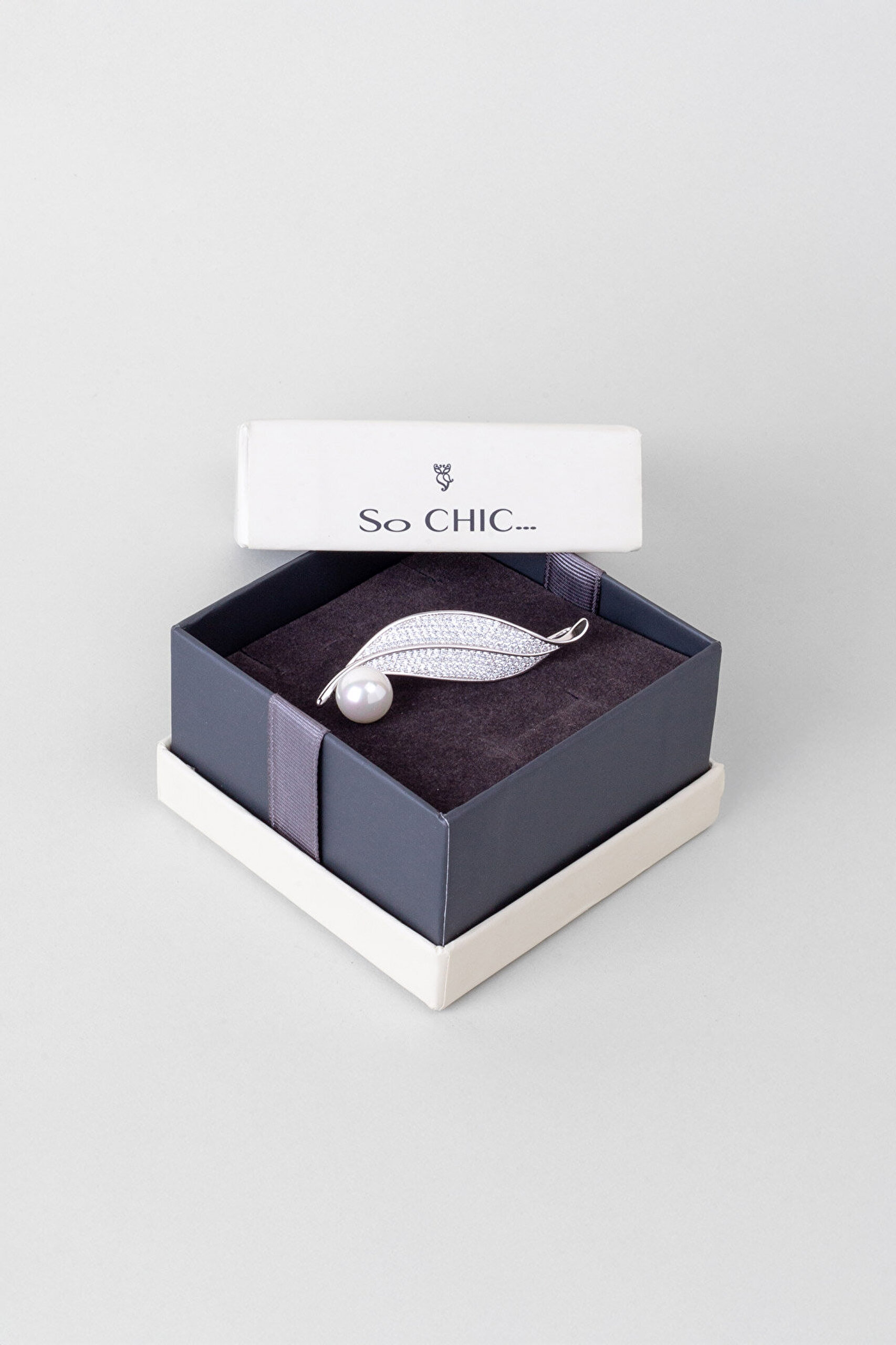 Bahar Yaprağı 18 Ayar Beyaz Altın Kaplama Gümüş İnci Broş - 5