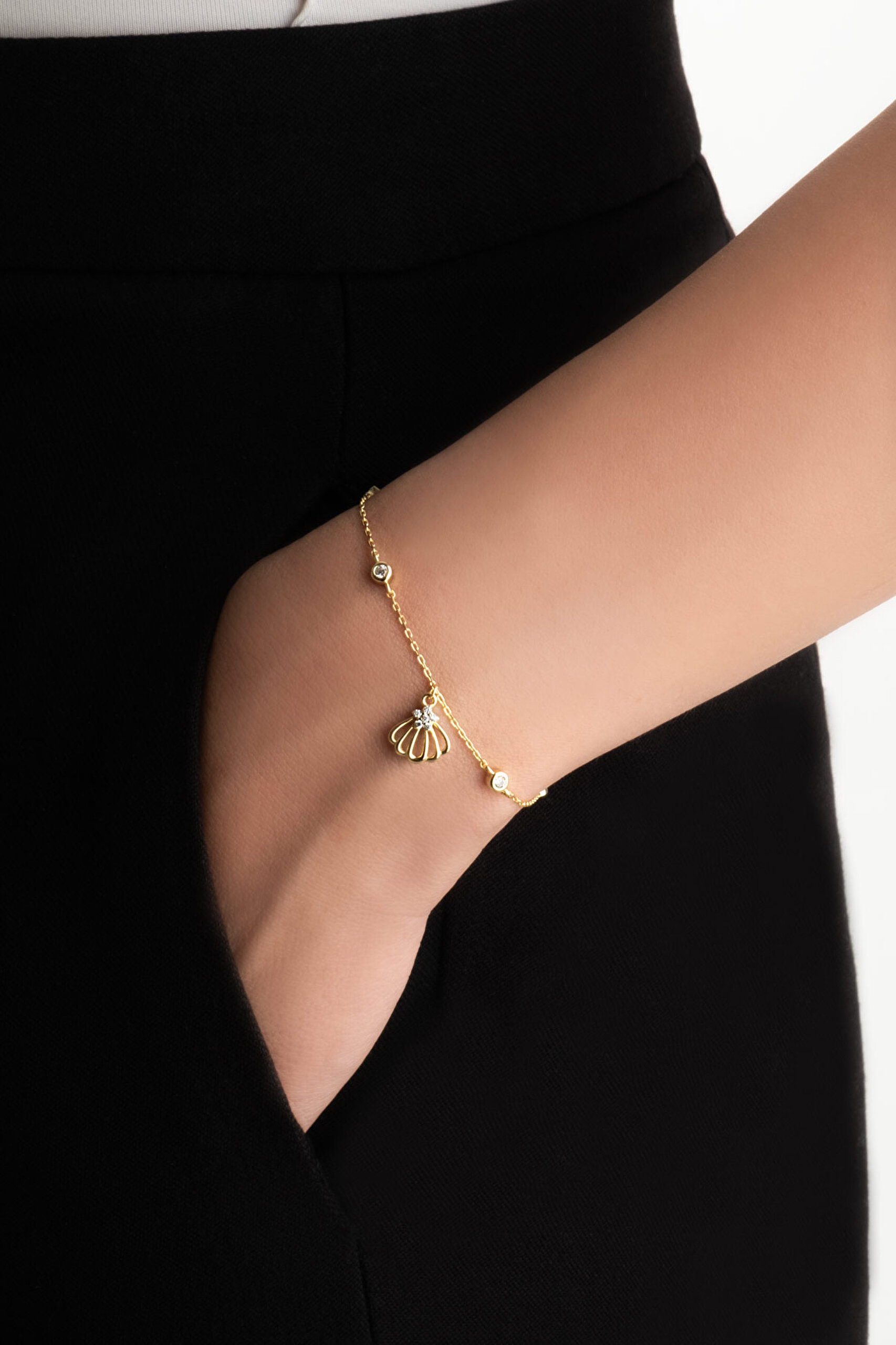 ⁠ Deniz Kabuğu 18 Ayar Sarı Altın Kaplama Gümüş Bileklik_1}