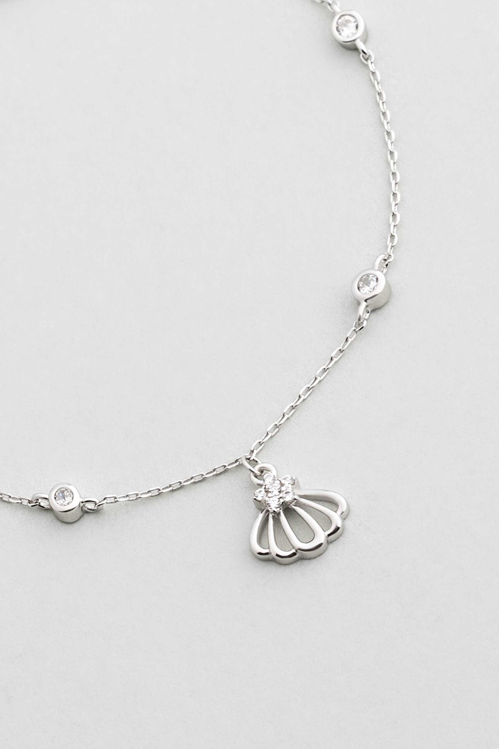 ⁠ Deniz Kabuğu 18 Ayar Beyaz Altın Kaplama Gümüş Bileklik_4}