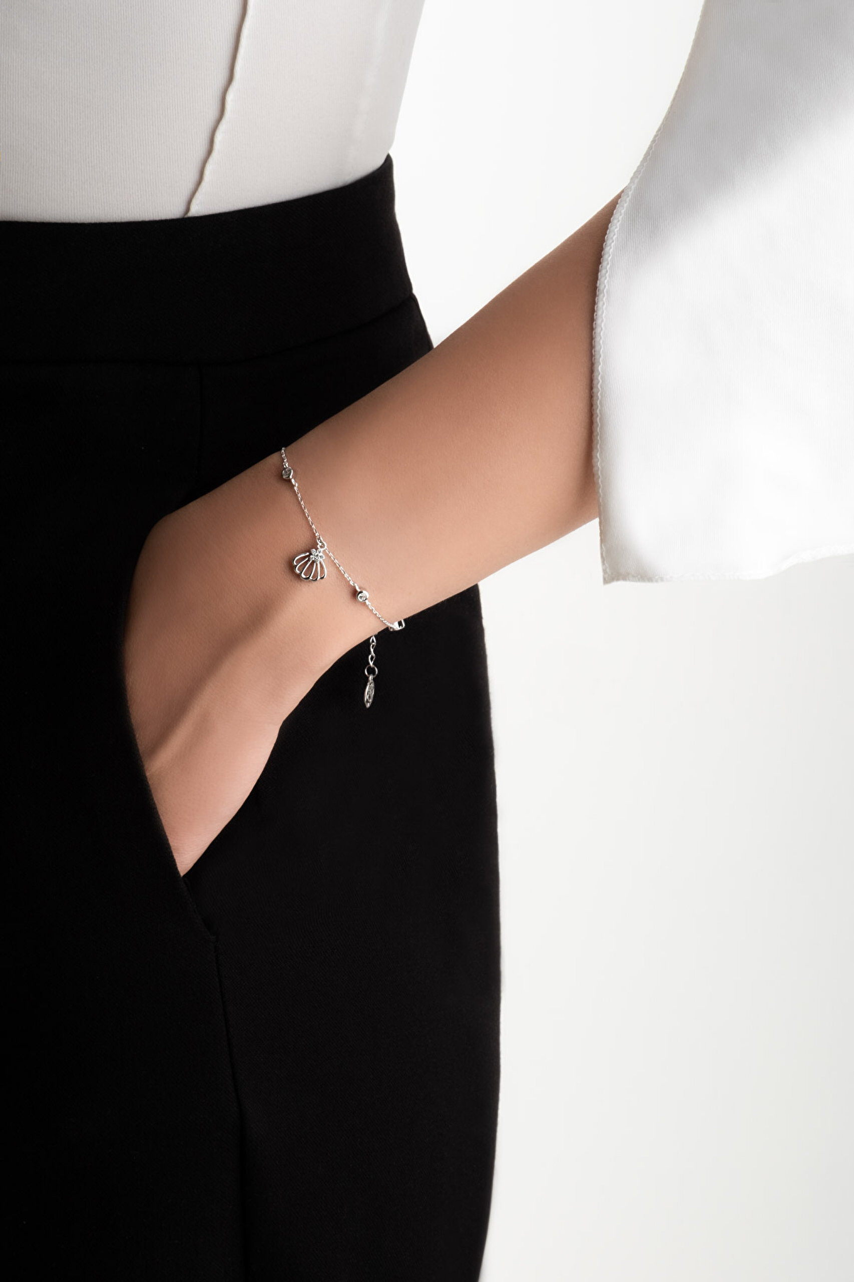 ⁠ Deniz Kabuğu 18 Ayar Beyaz Altın Kaplama Gümüş Bileklik_3}