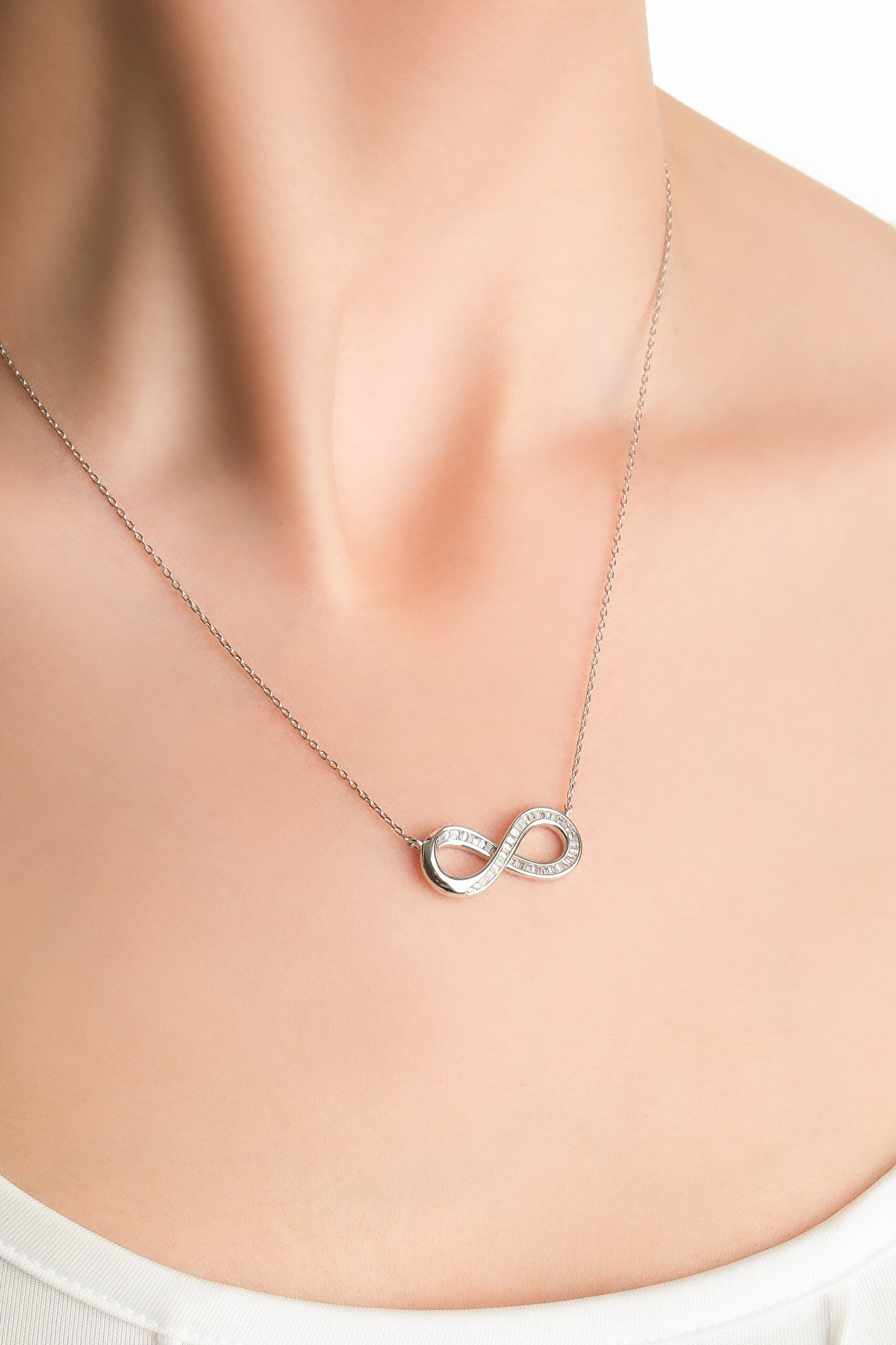 Sonsuz Aşk 18 Ayar Beyaz Altın Kaplama 45 Cm Gümüş Kolye - 1