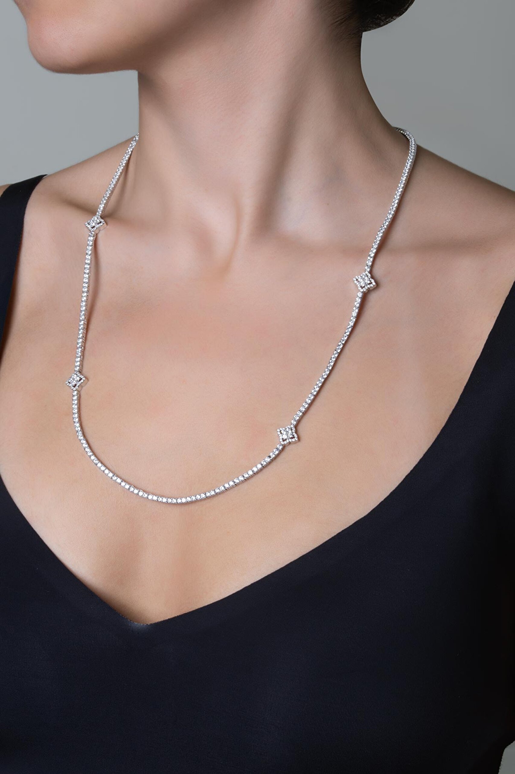 ⁠ Şans Yoncası 18 Ayar Beyaz Altın Kaplama Gümüş Su Yolu Kolye_6}