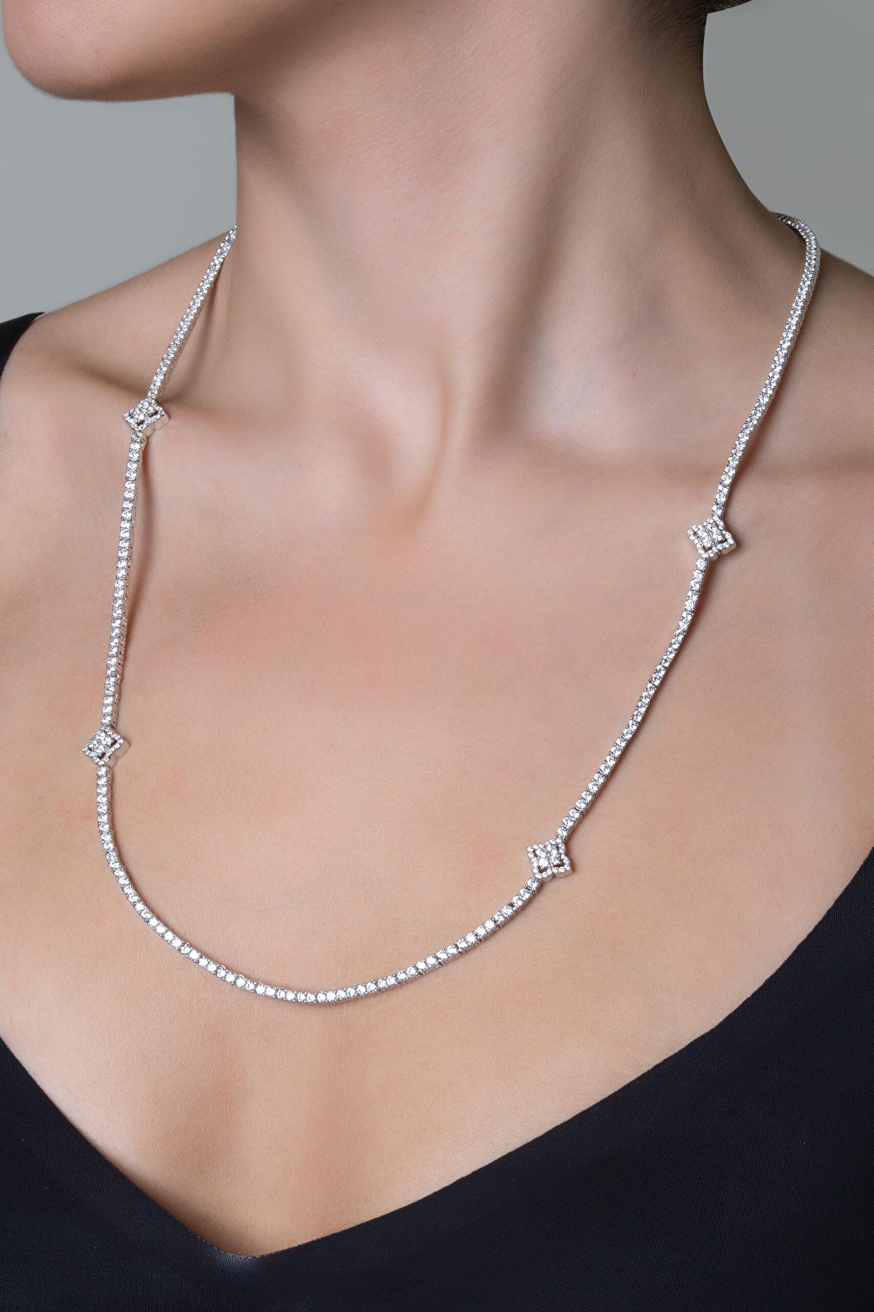 ⁠ Şans Yoncası 18 Ayar Beyaz Altın Kaplama Gümüş Su Yolu Kolye_4}