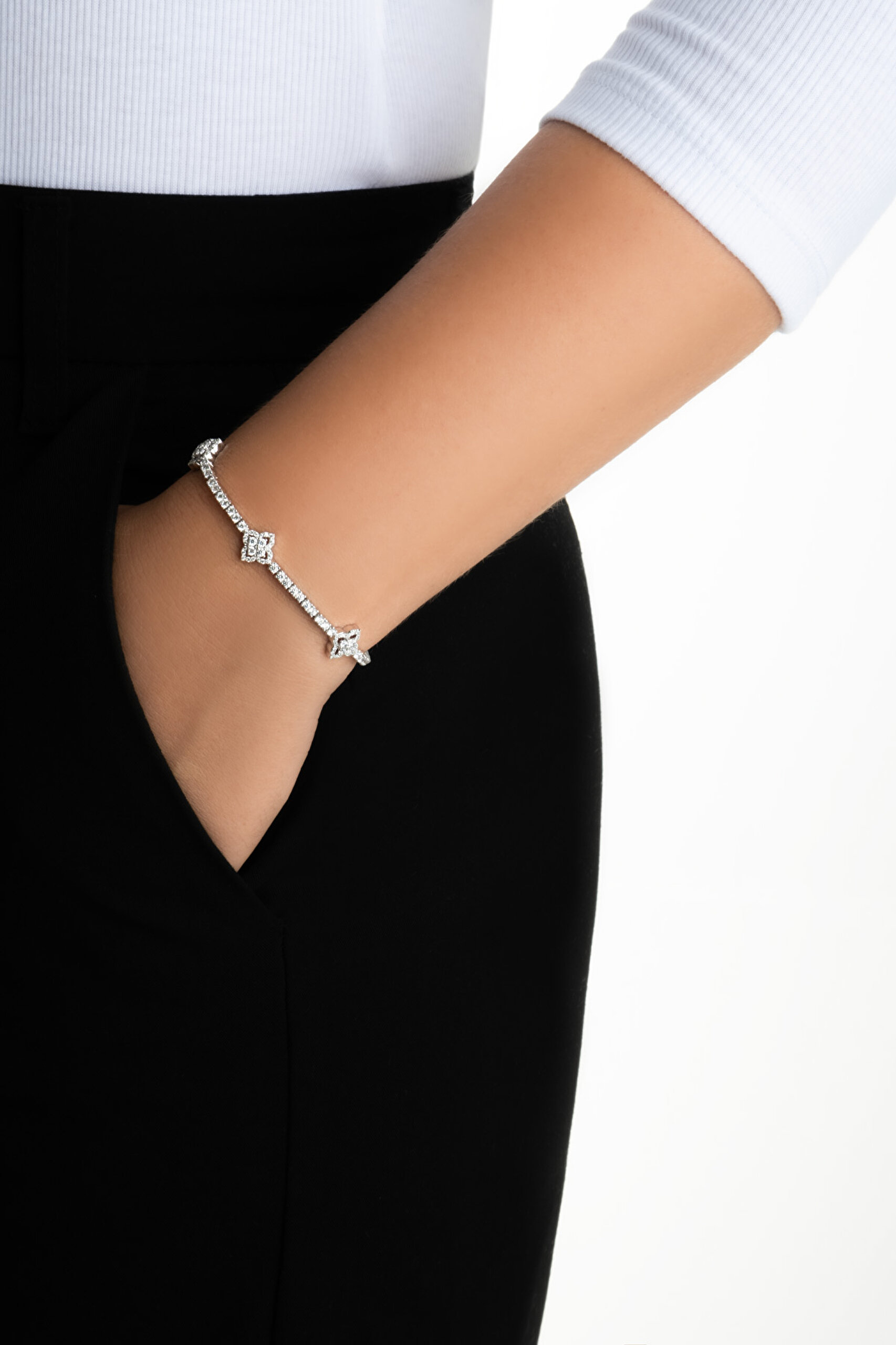 ⁠ Şans Yoncası 18 Ayar Beyaz Altın Kaplama Gümüş Su Yolu Bileklik_3}