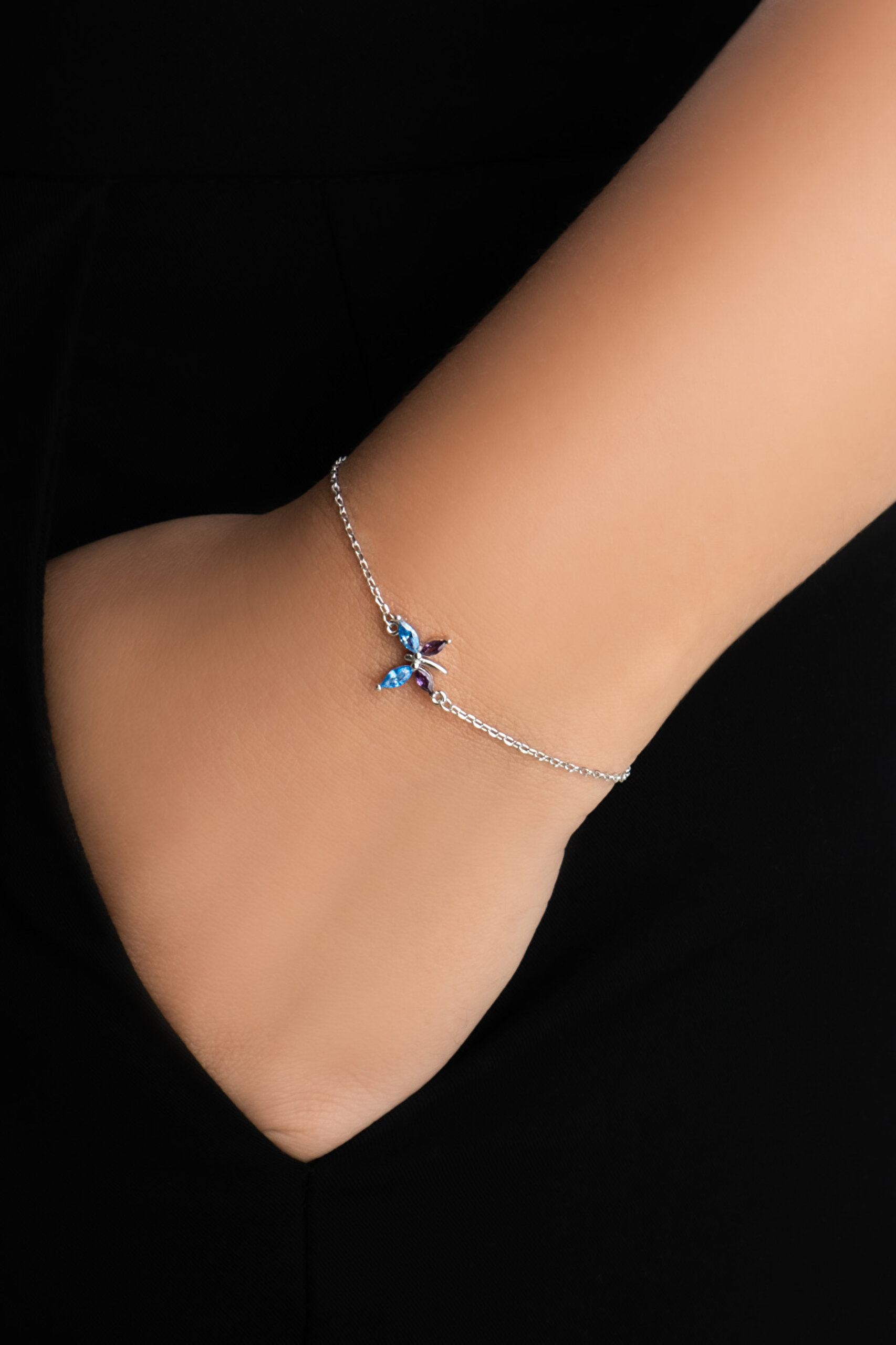 ⁠ Kelebek Dokunuşu 18 Ayar Beyaz Altın Kaplama 19 Cm Gümüş Bileklik_1}