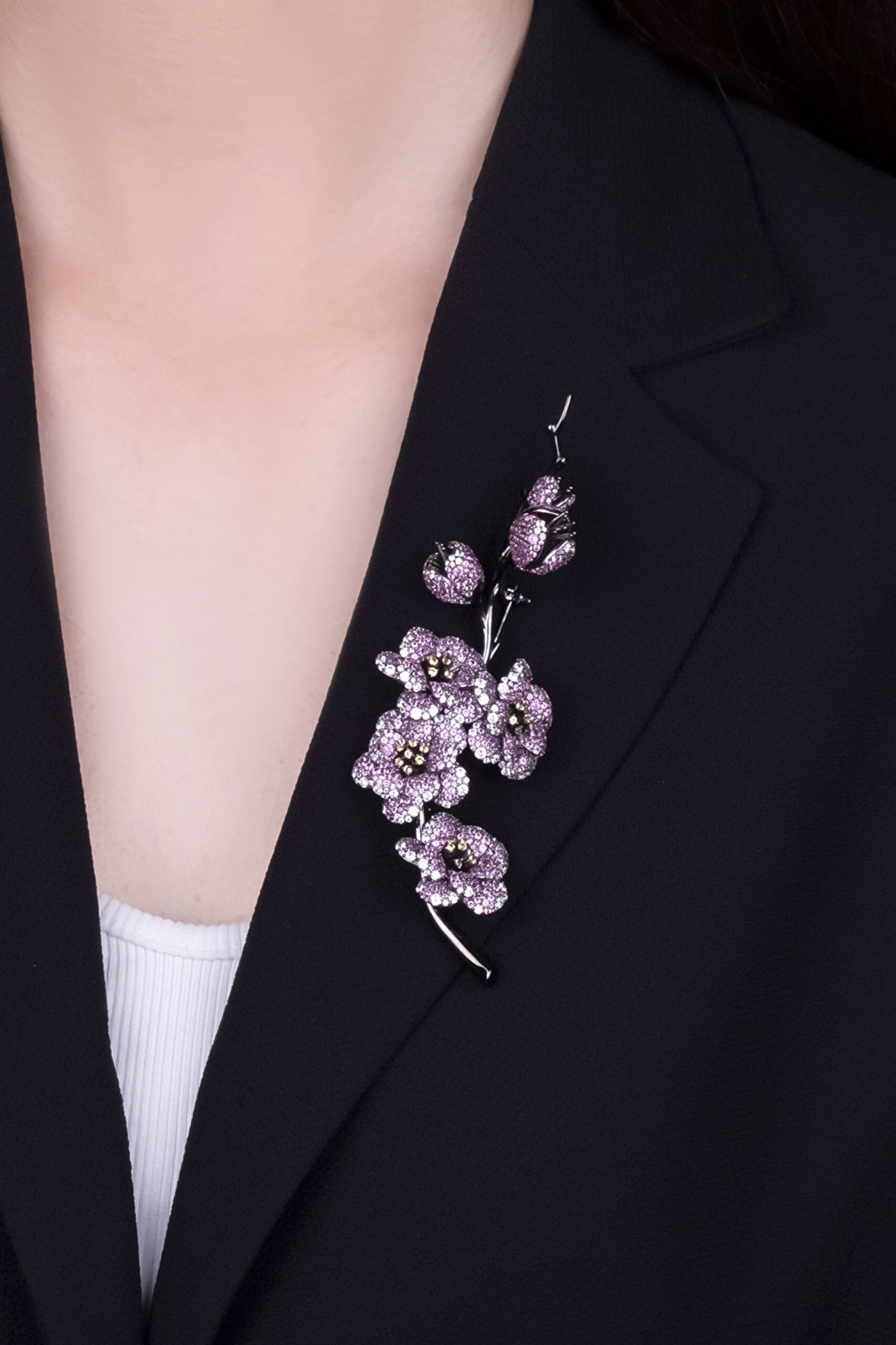 ⁠ Sakura Çiçeği Siyah Rodyum Kaplama Gümüş Broş_0}